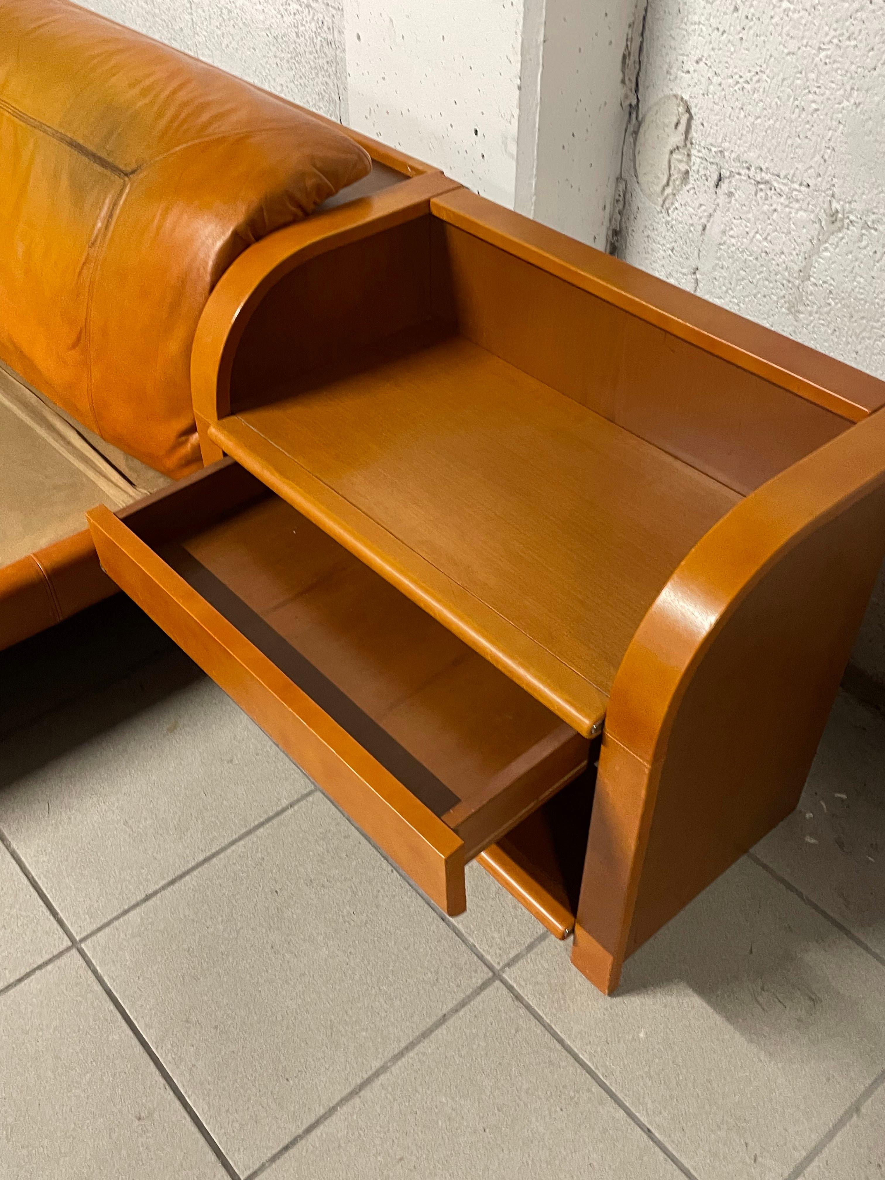 Bed with bedside tables from the 1970s by Luigi Massoni for Poltrona Frau For Sale 4