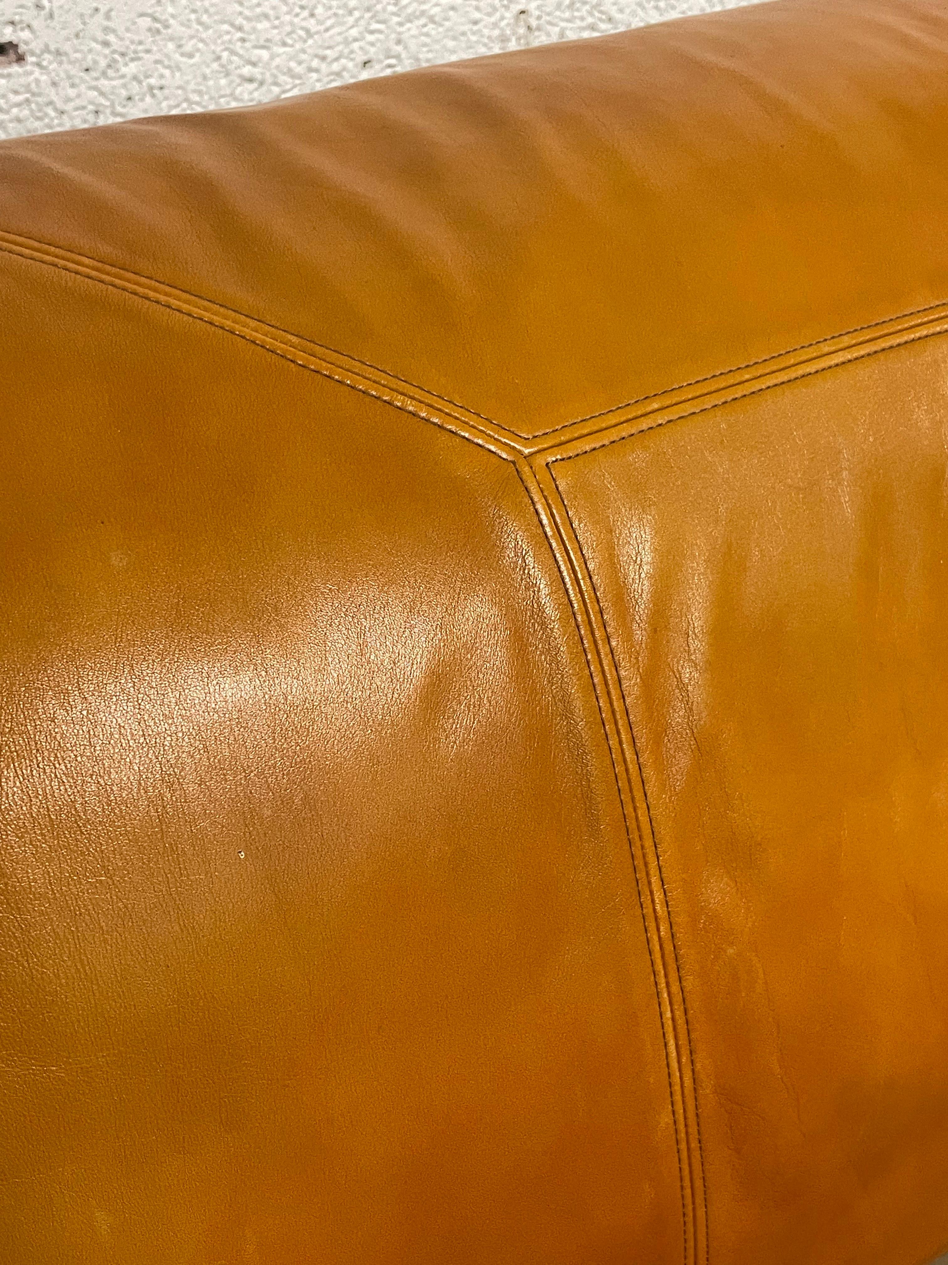 Bed with bedside tables from the 1970s by Luigi Massoni for Poltrona Frau For Sale 11
