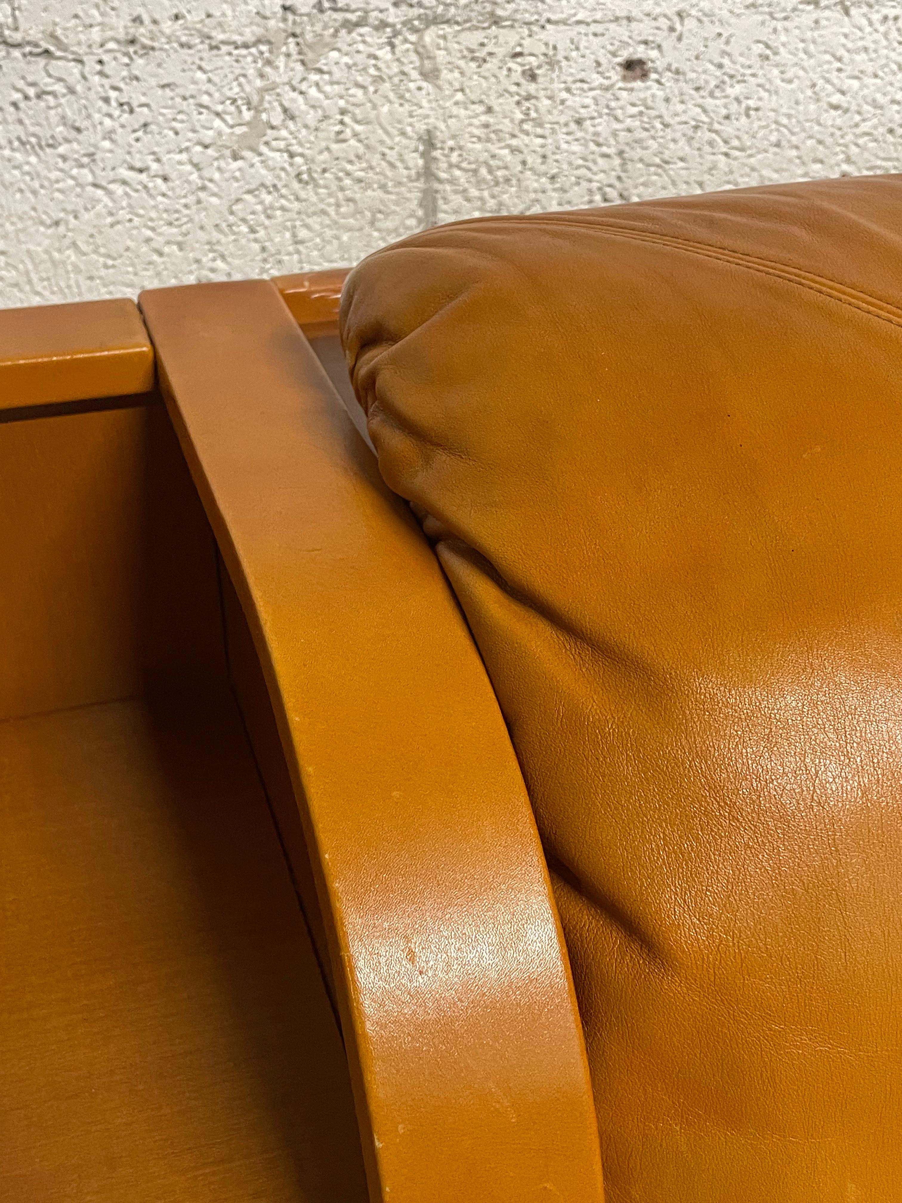 Bed with bedside tables from the 1970s by Luigi Massoni for Poltrona Frau For Sale 12