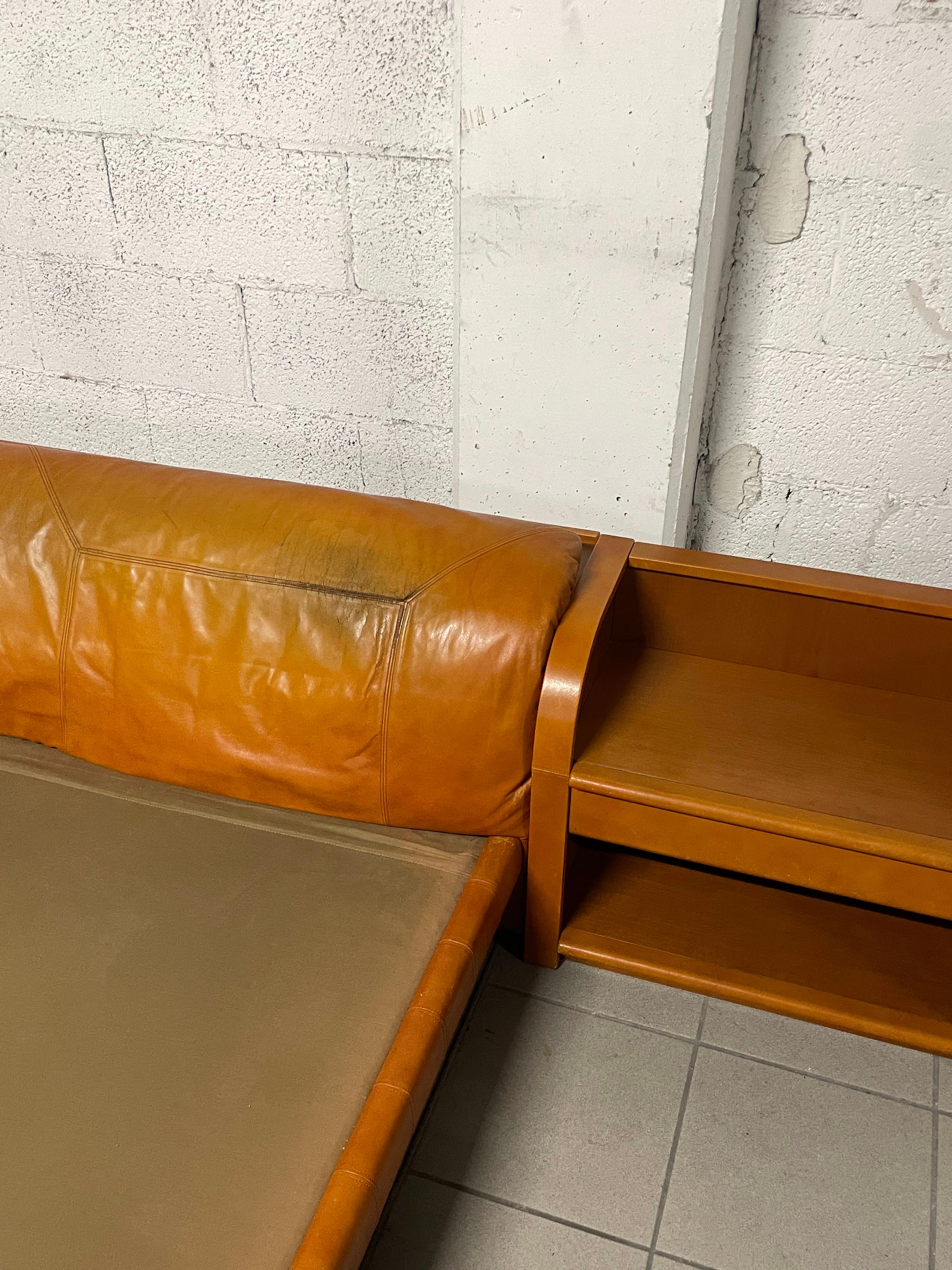 Bed with bedside tables from the 1970s by Luigi Massoni for Poltrona Frau For Sale 1