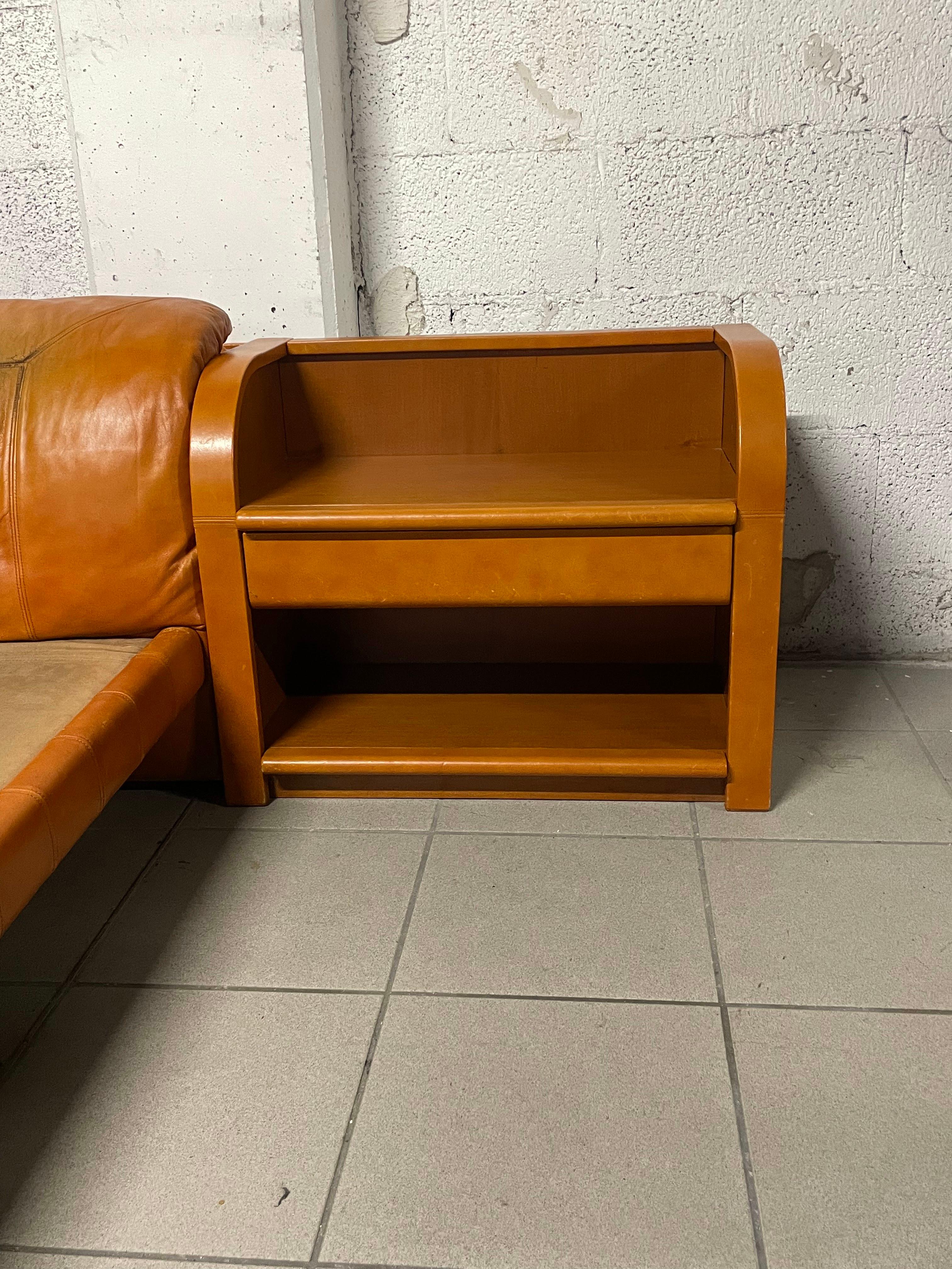 Bed with bedside tables from the 1970s by Luigi Massoni for Poltrona Frau For Sale 2