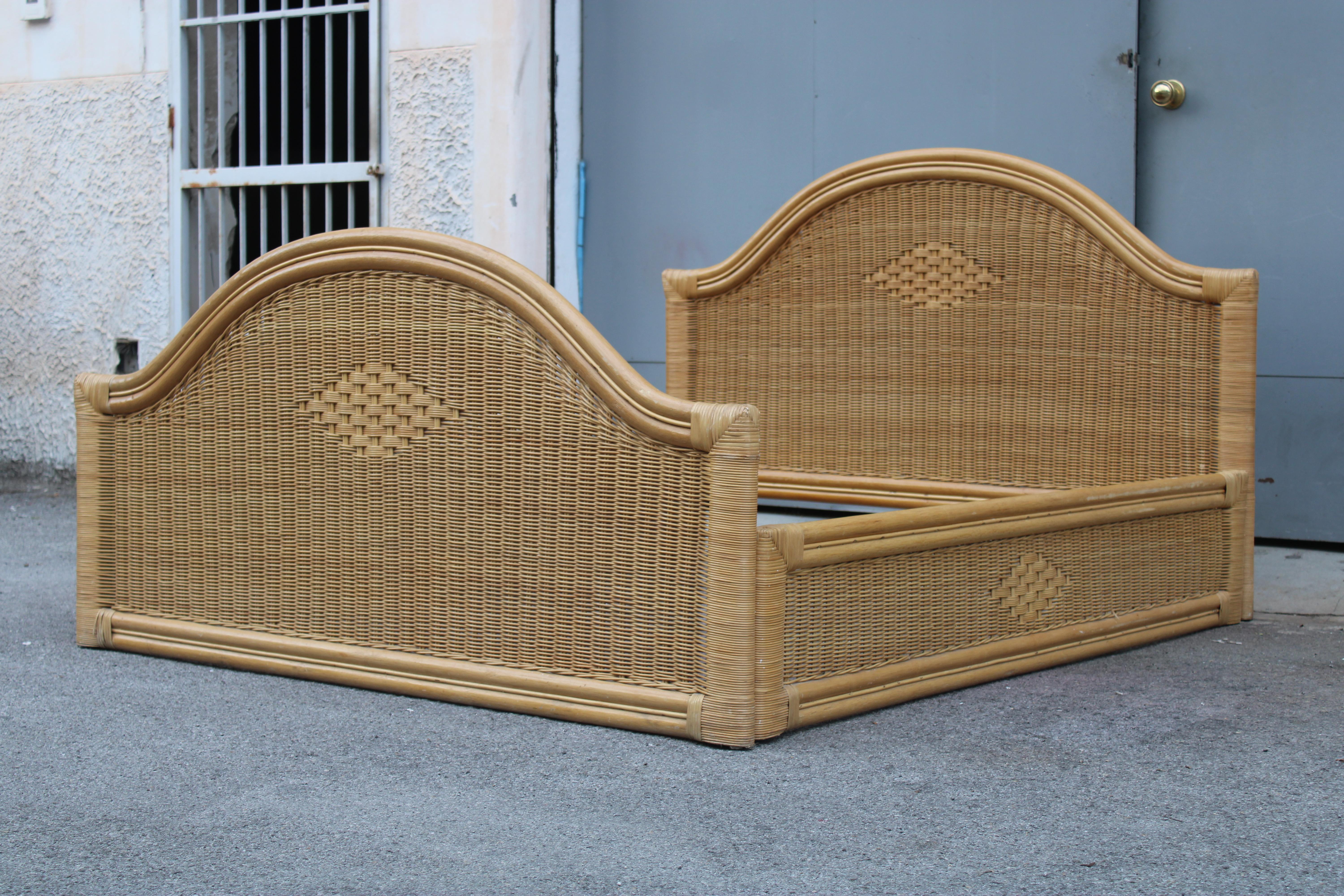 Bambou Lit italien en bambou et osier 1970 Tommaso Barbi Design en vente