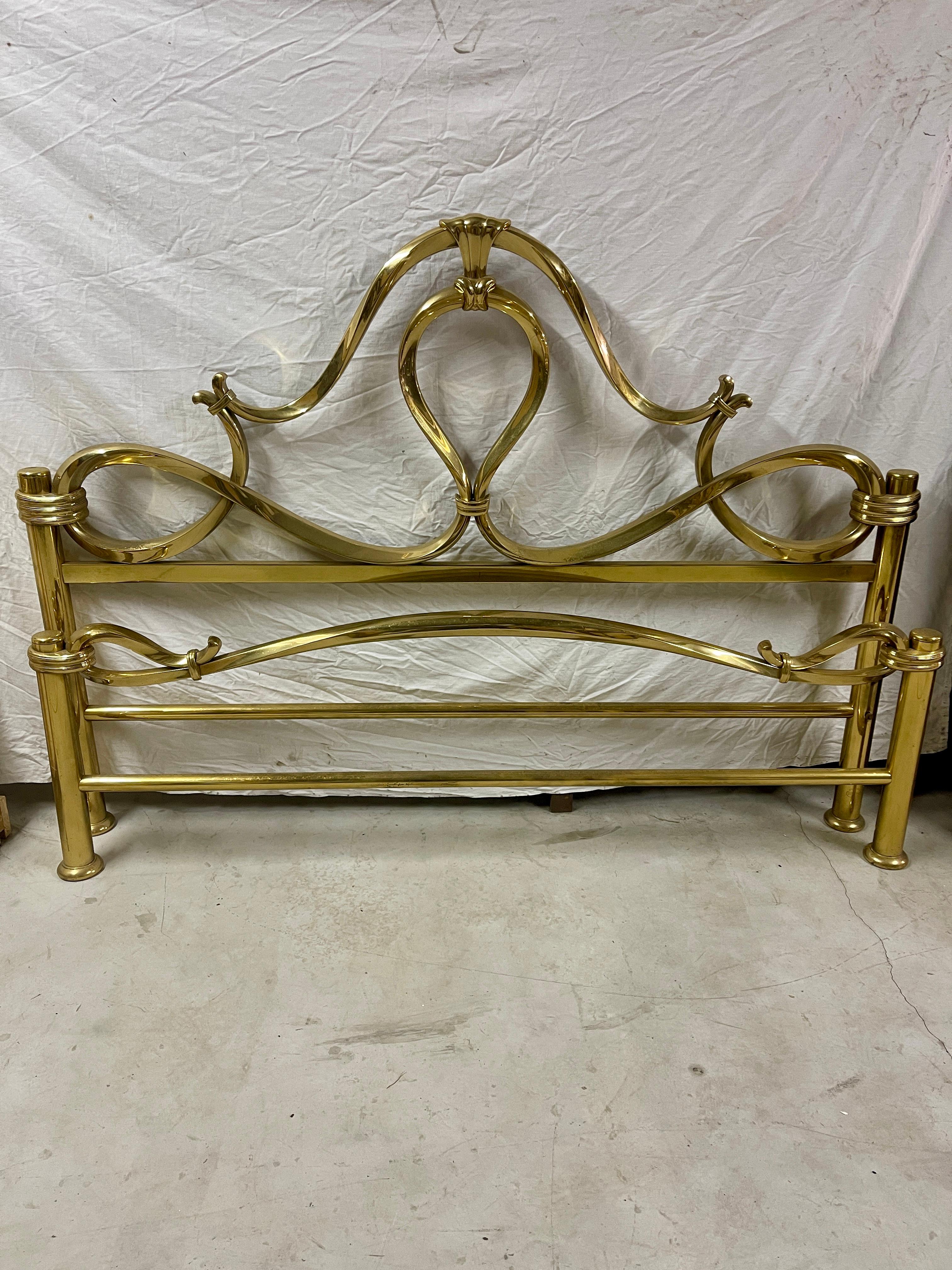 Italian gilt brass bed in 1960s Mid Century Hollywood Regency style For Sale 2