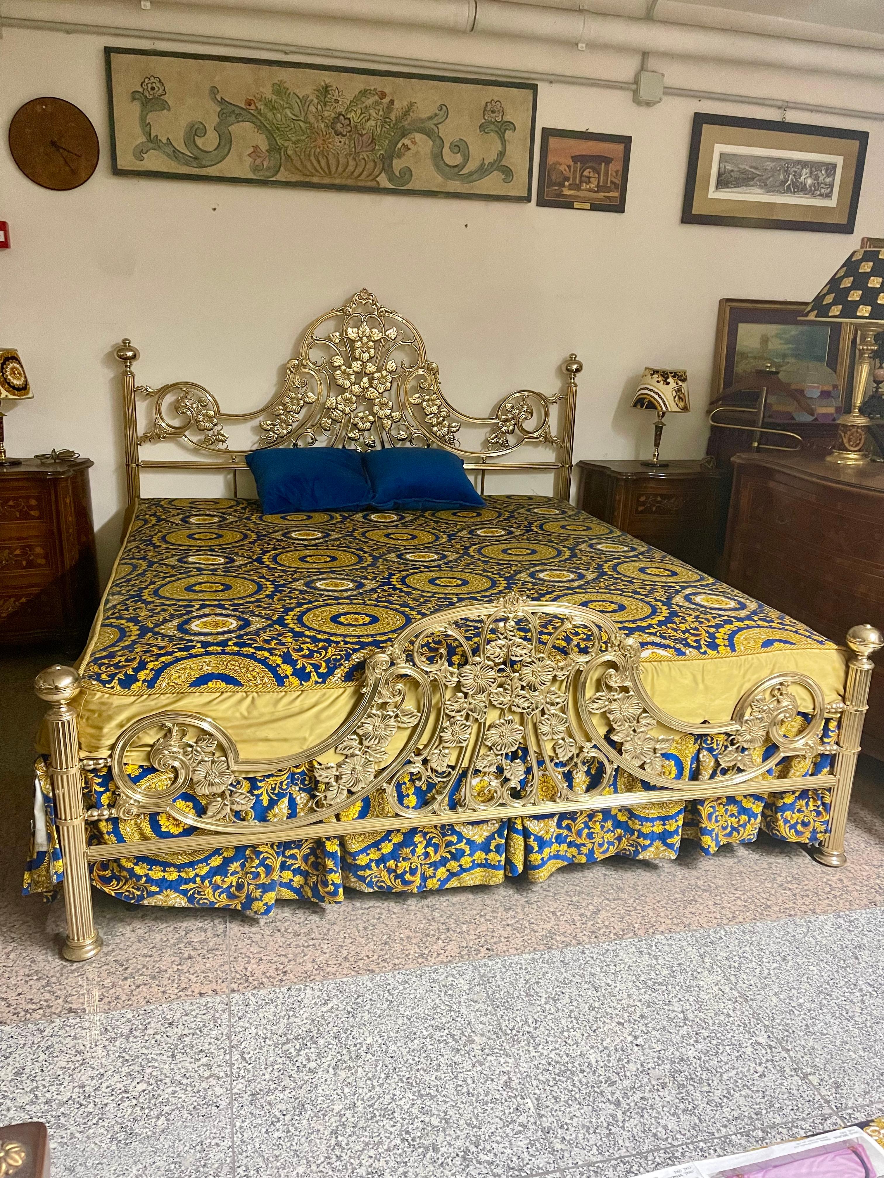 Italian gilt brass bed in 1950s Venetian style For Sale 2