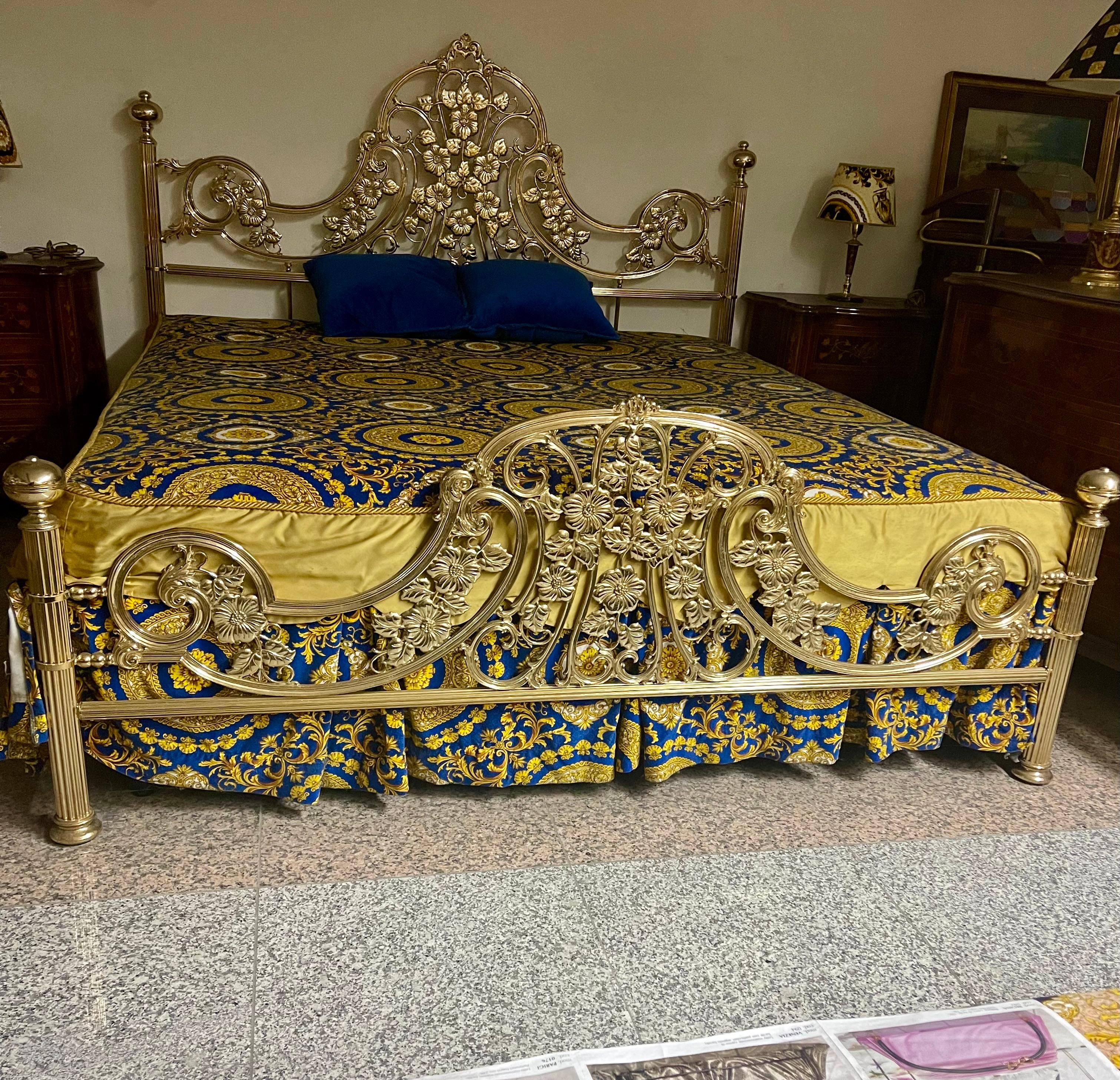 Italian gilt brass bed in 1950s Venetian style For Sale 1