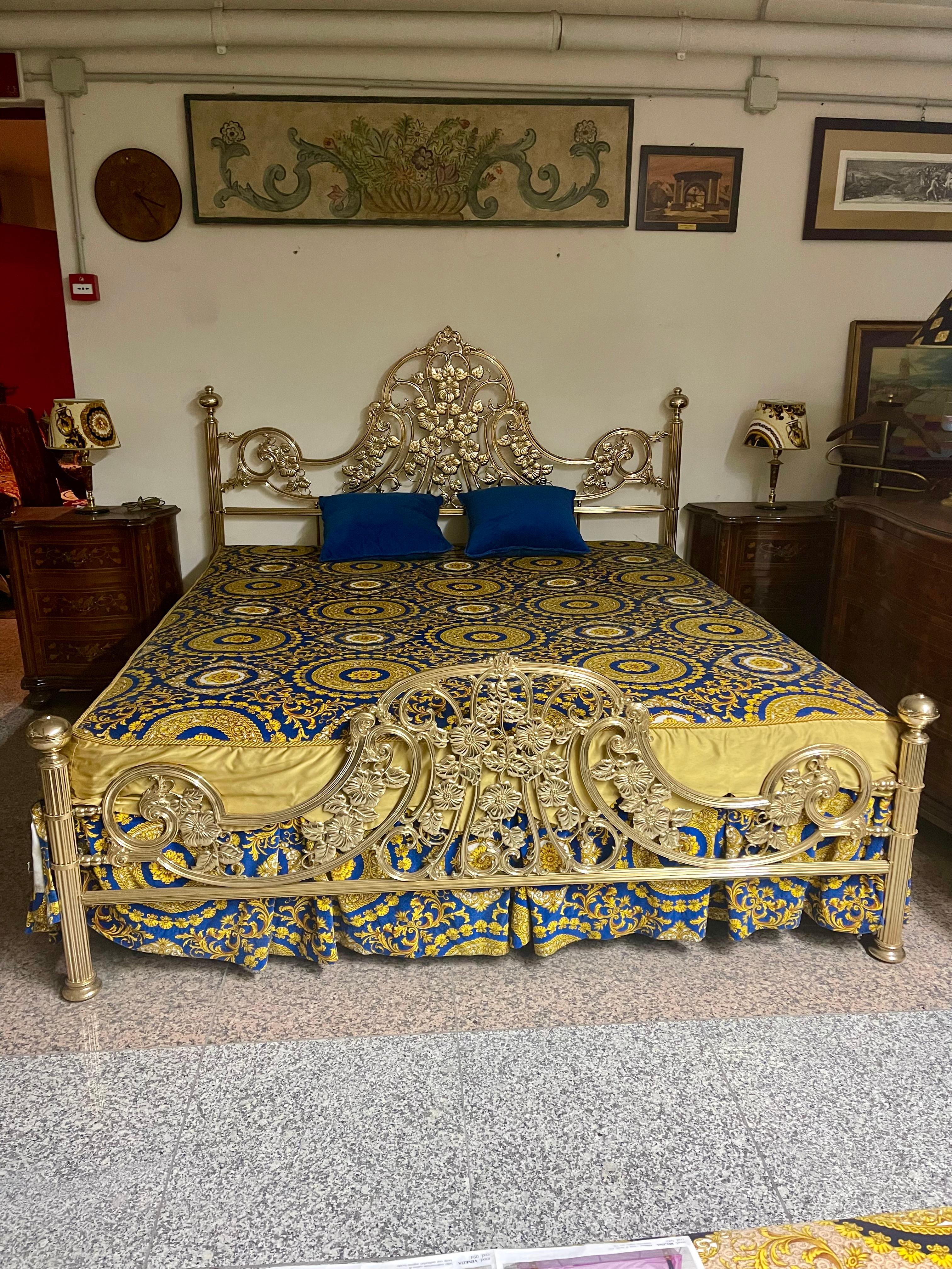 Italian gilt brass bed in 1950s Venetian style For Sale 7