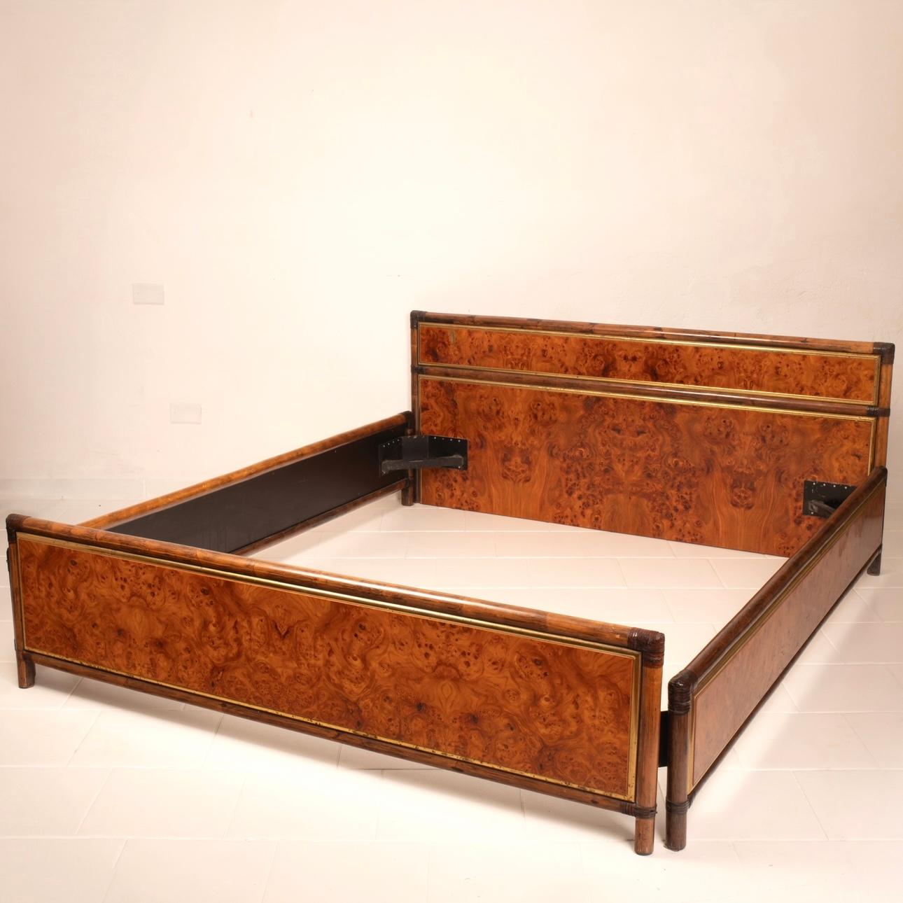 Beautiful and luxurious bed from the Marango series designed by Alberto Smania and produced by the namesake company Smania Studio Interni in 1967.
A piece of extraordinary craftsmanship and use of materials, combining burl wood, brass, Italian cane,