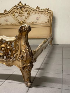 Letto matrimoniale anni '40 in legno laccato dorato in stile Luigi XV