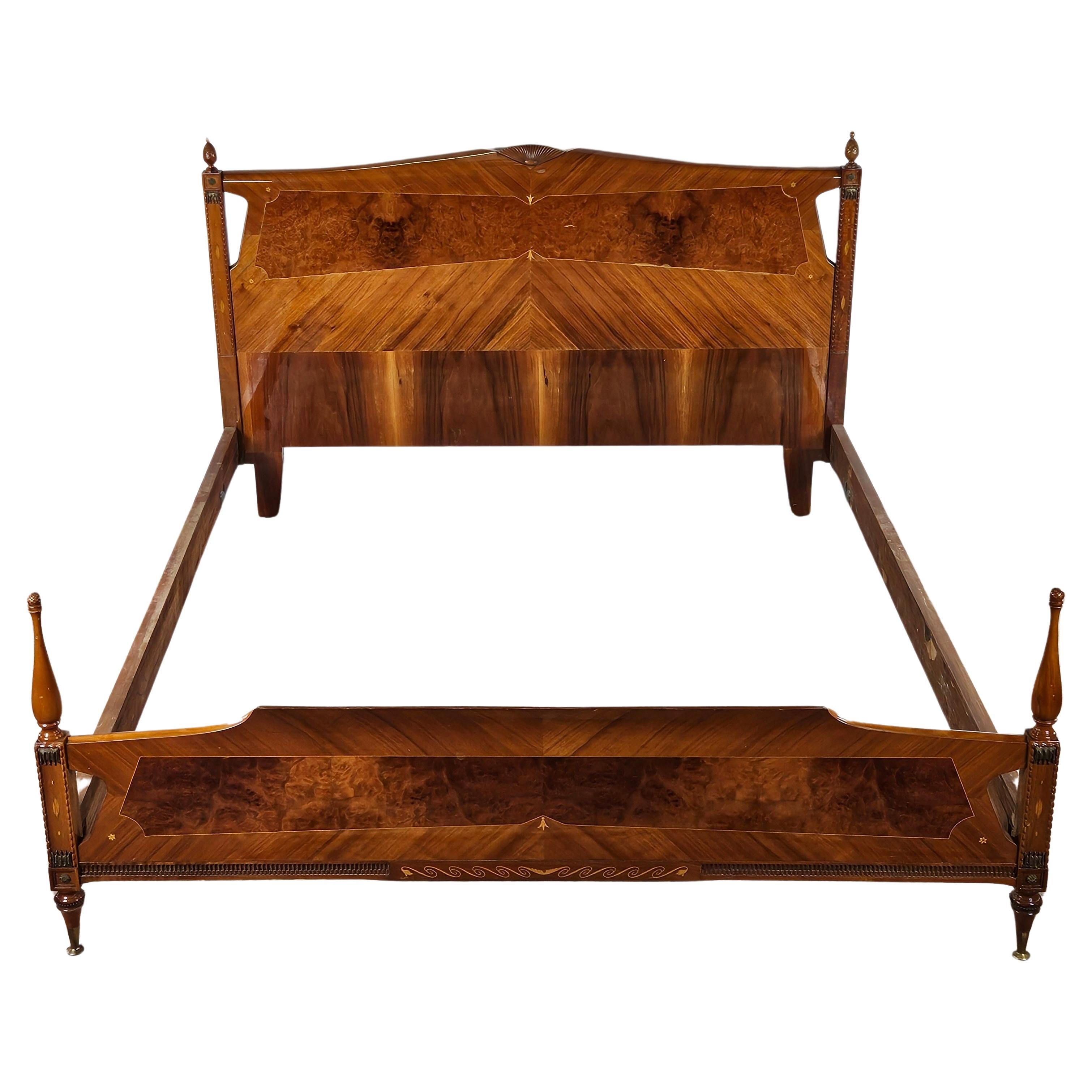 1960s double bed inlaid with briarwood and brass decorations For Sale