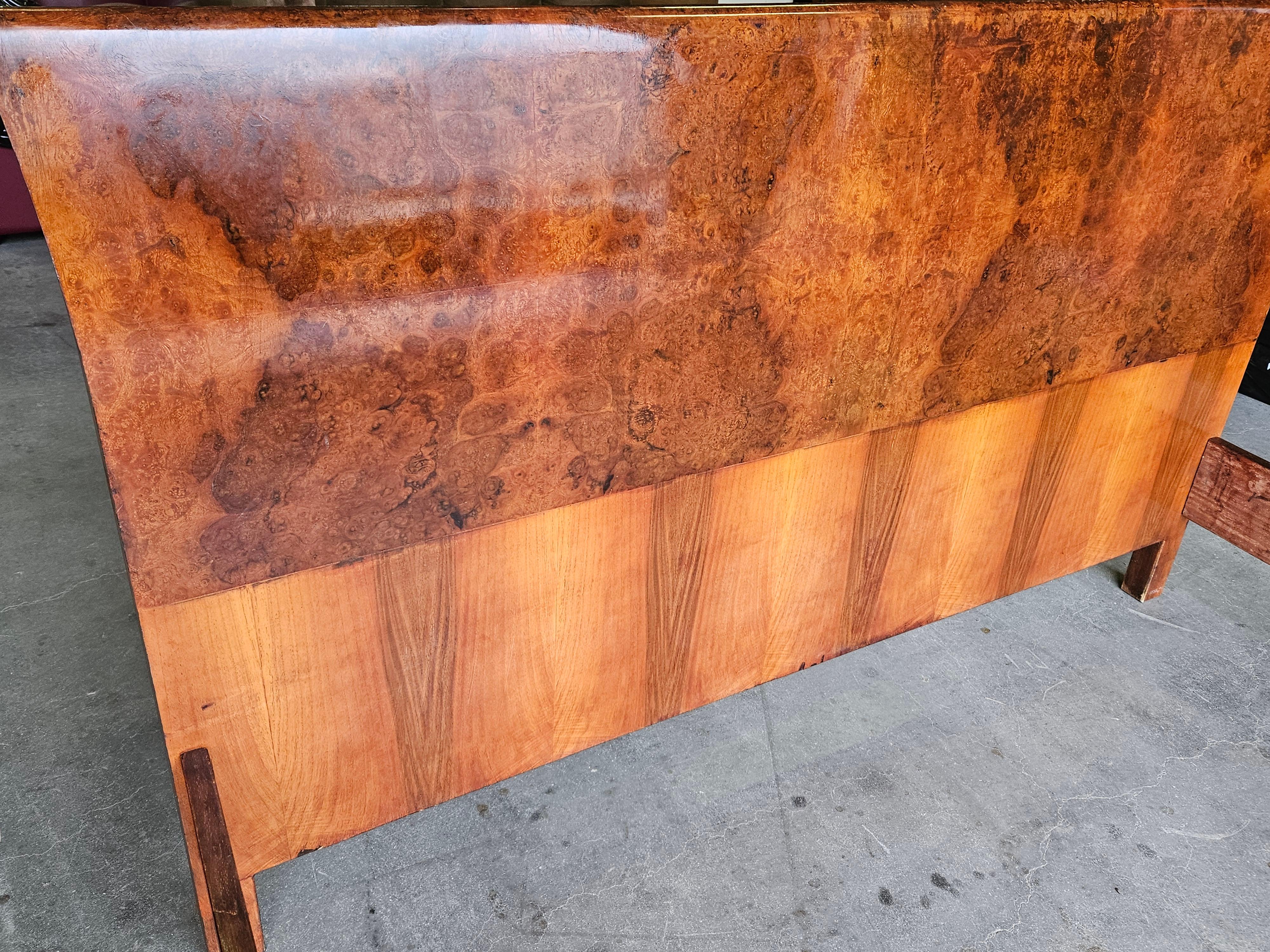 Double bed with walnut burl frame, suitable for modern or classic vintage settings.

Has normal signs of wear due to age and use as pictured.

Interior measurements 164x198cm.
Headboard height 104.5cm.
Footboard height 64cm.