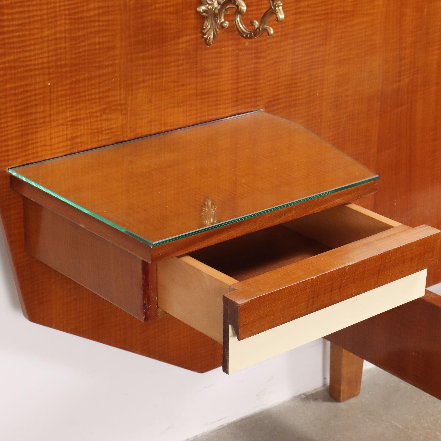 Doppelbett mit Nachttischchen, 1950-60er Jahre (Italienisch) im Angebot