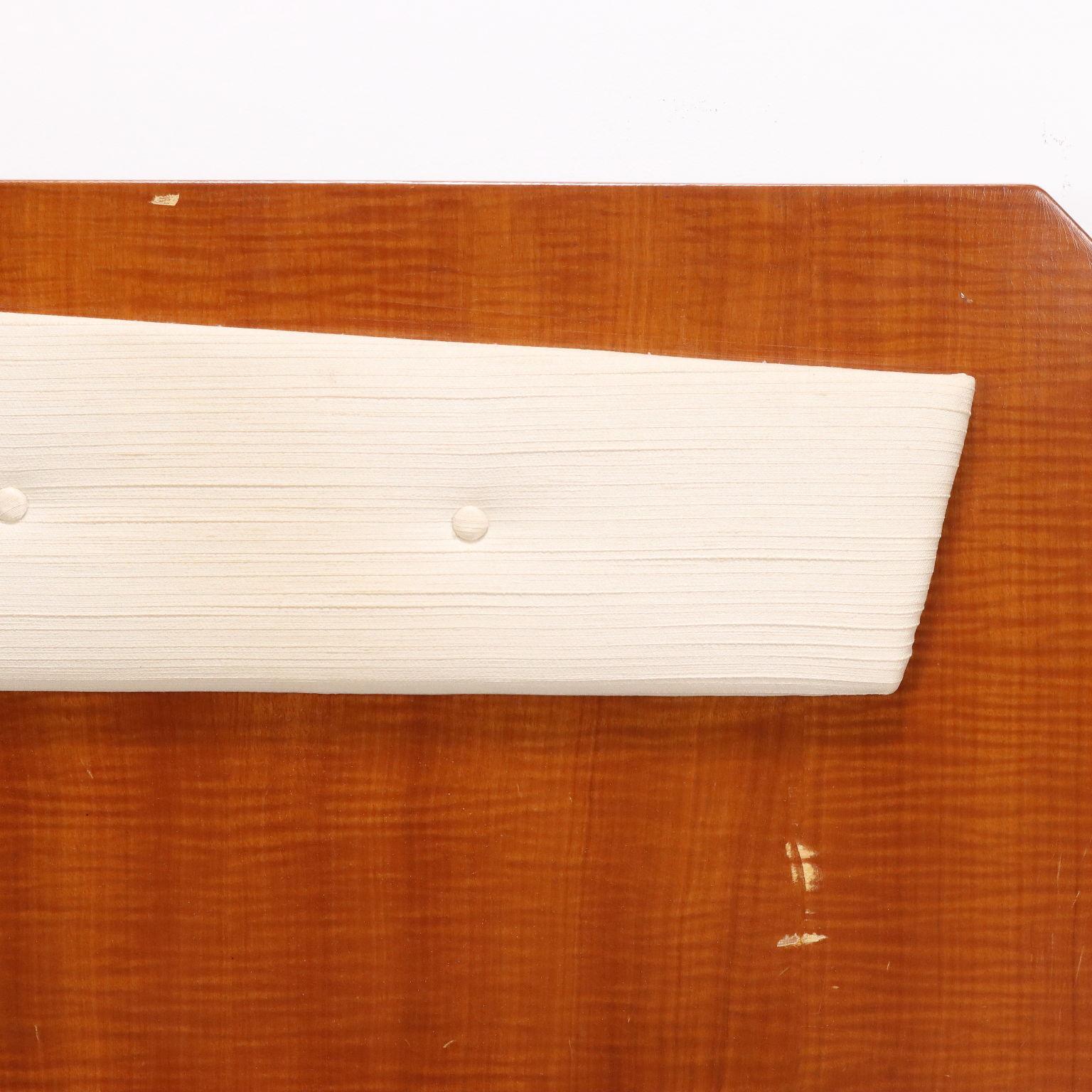 Doppelbett mit Nachttischchen, 1950-60er Jahre (Mitte des 20. Jahrhunderts) im Angebot