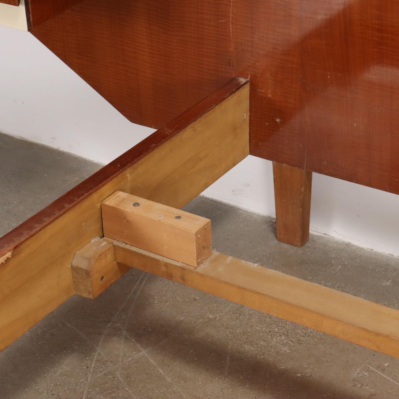 Doppelbett mit Nachttischchen, 1950-60er Jahre (Messing) im Angebot