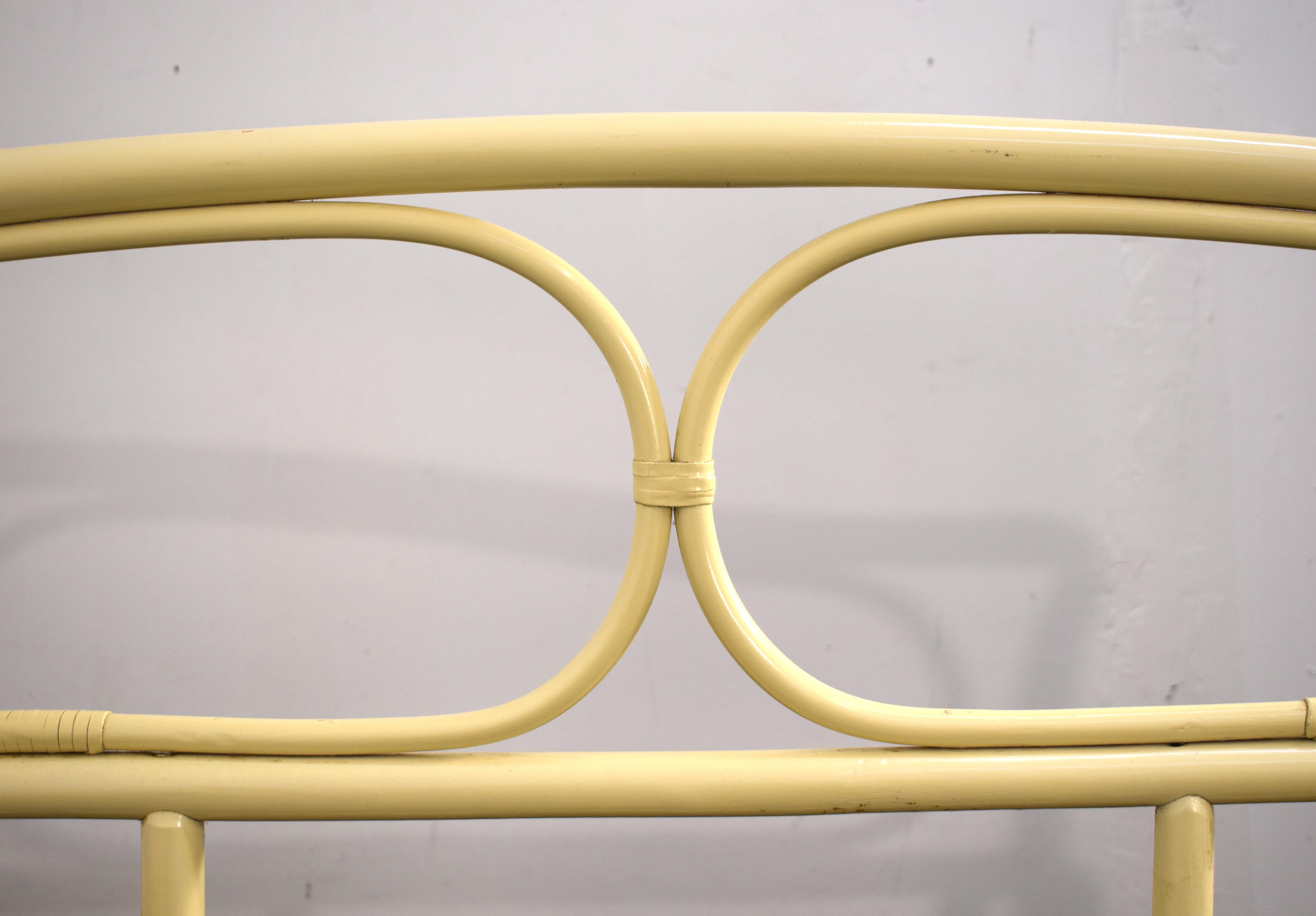 Lit double en bois laqué, Italie, années 1960. en vente 8