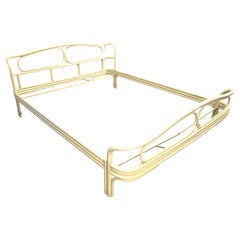 Letto matrimoniale in legno laccato, Italia, anni '60.