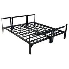 Letto matrimoniale Vanessa in metallo nero di Tobia Scarpa per Gavina, 1960 ca.