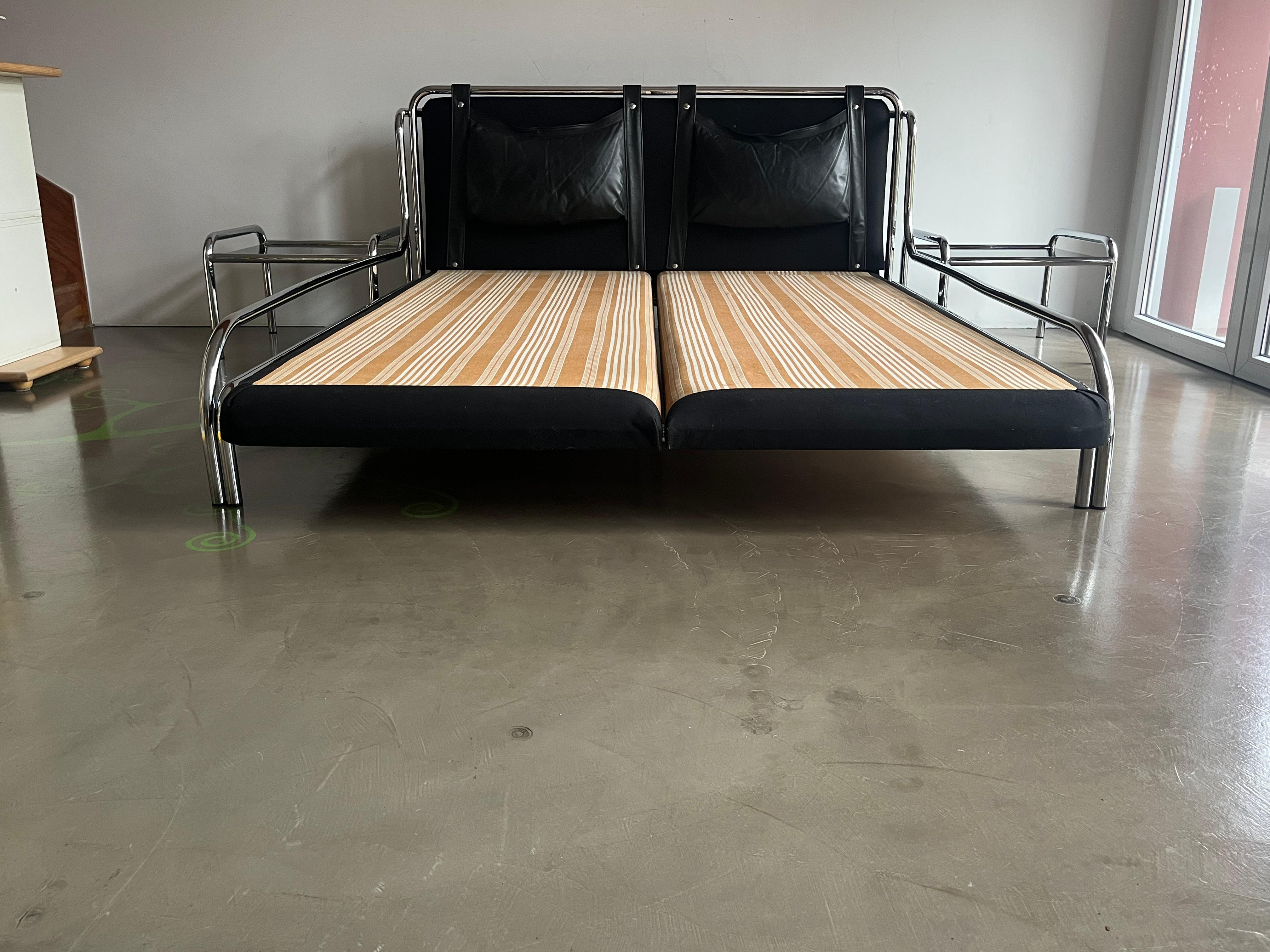 Italian Letto con comodini - mod. Stringa design Gae Aulenti per Poltronova