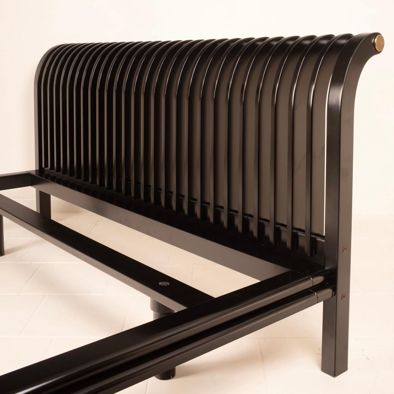 Pierre Cardin Bed Frame in Solid Wood and Brass In Good Condition For Sale In Conversano, IT