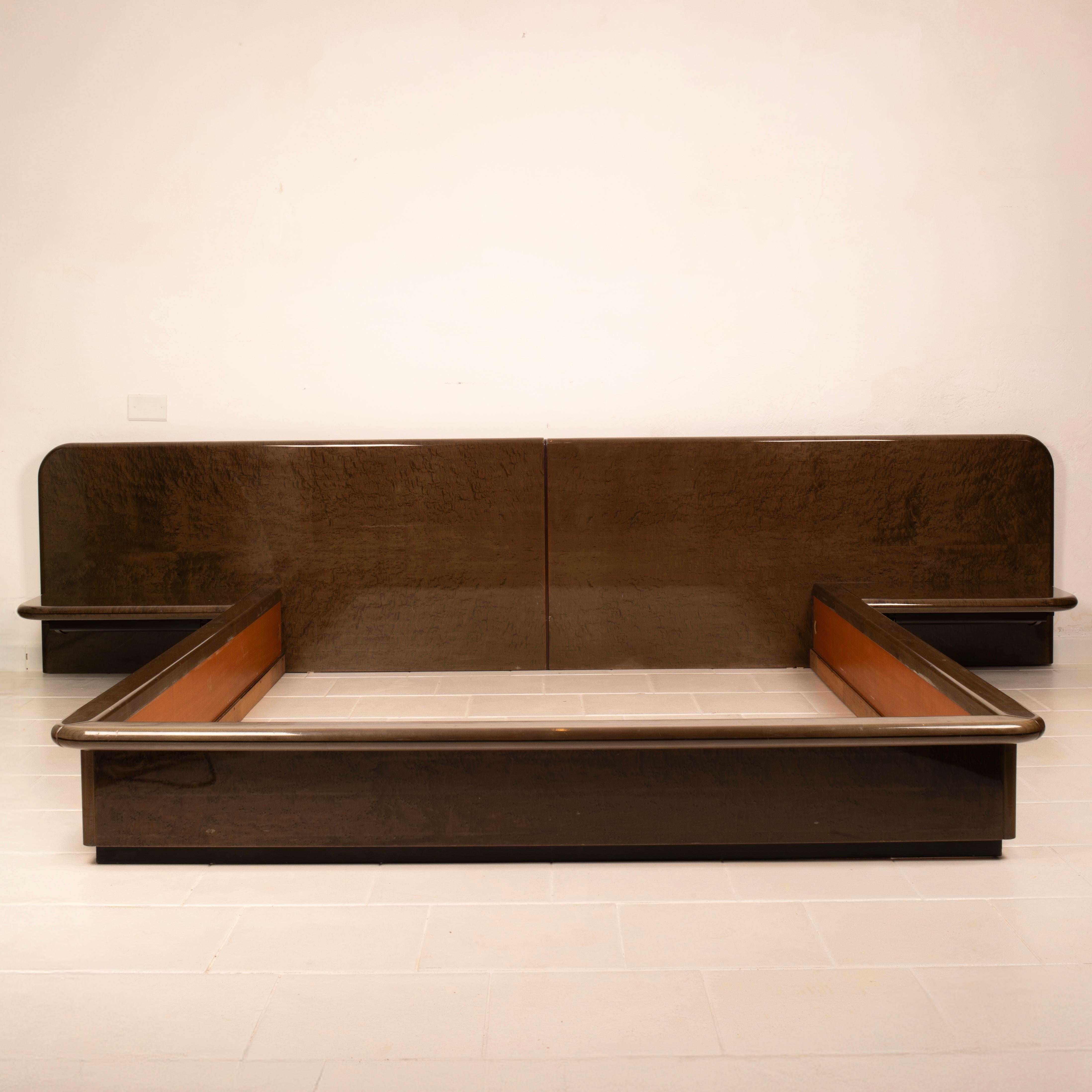 Seltener italienischer Mid-Century-Bettkasten von Luigi Saccardo für Gasparello, 1970er Jahre (Italian) im Angebot