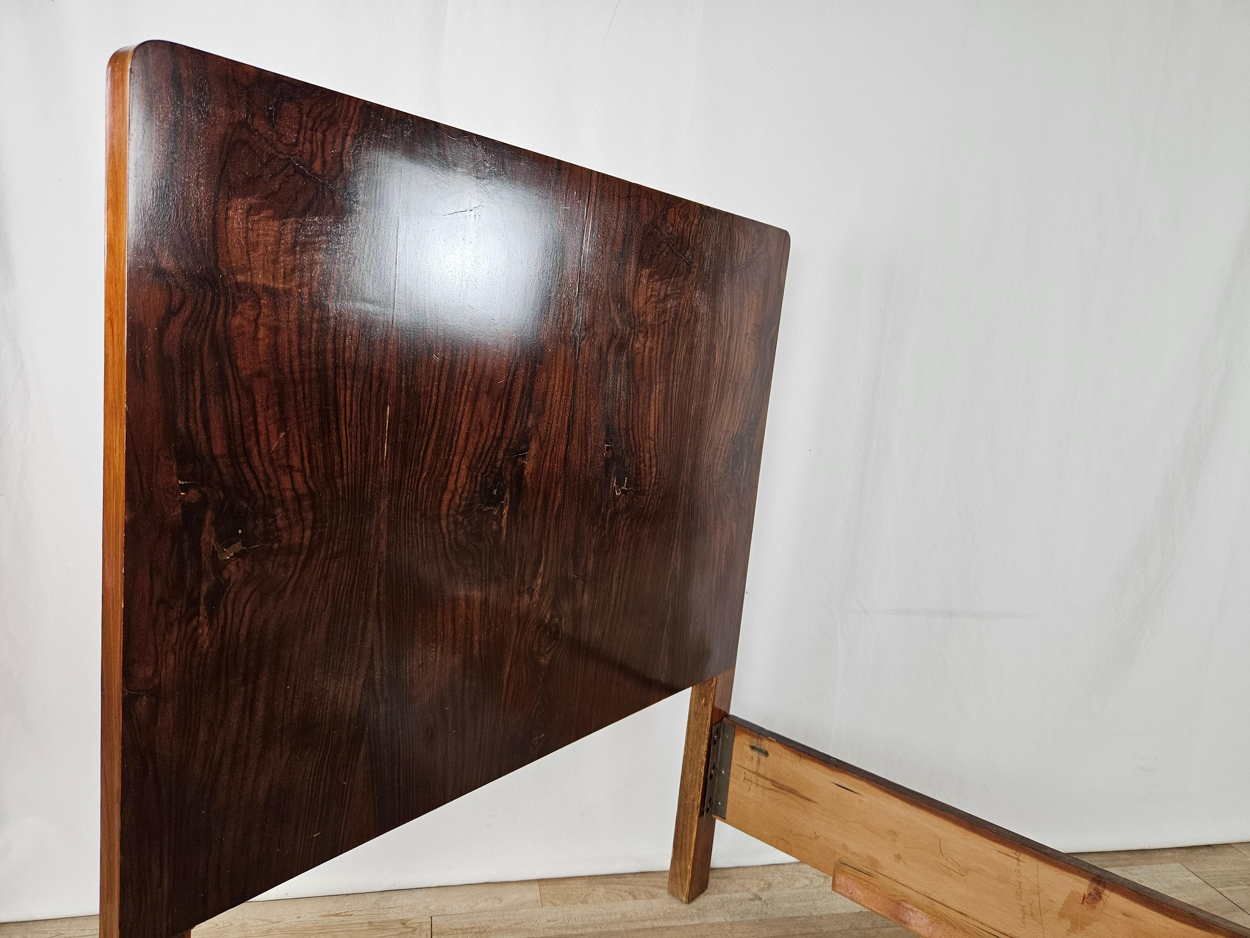 Walnut burl bed produced in the 1940s circa in Art Deco style.

There are two beds available; this announcement refers to only one.

Headboard height 106,5cm
Footboard height 74,5cm
Interior space 83.5x194cm

Polished with oil and shellac shows