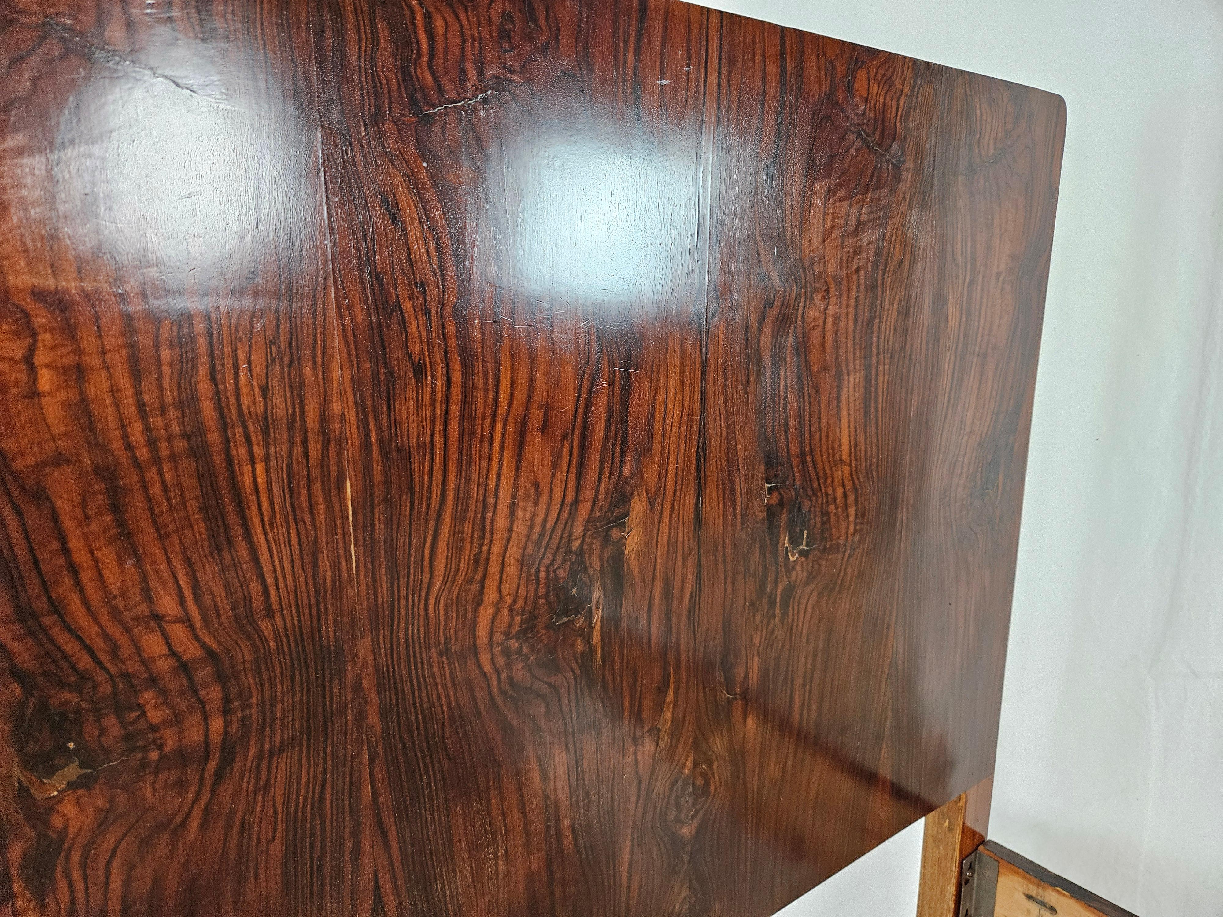 Art Deco single bed in walnut In Good Condition For Sale In Premariacco, IT