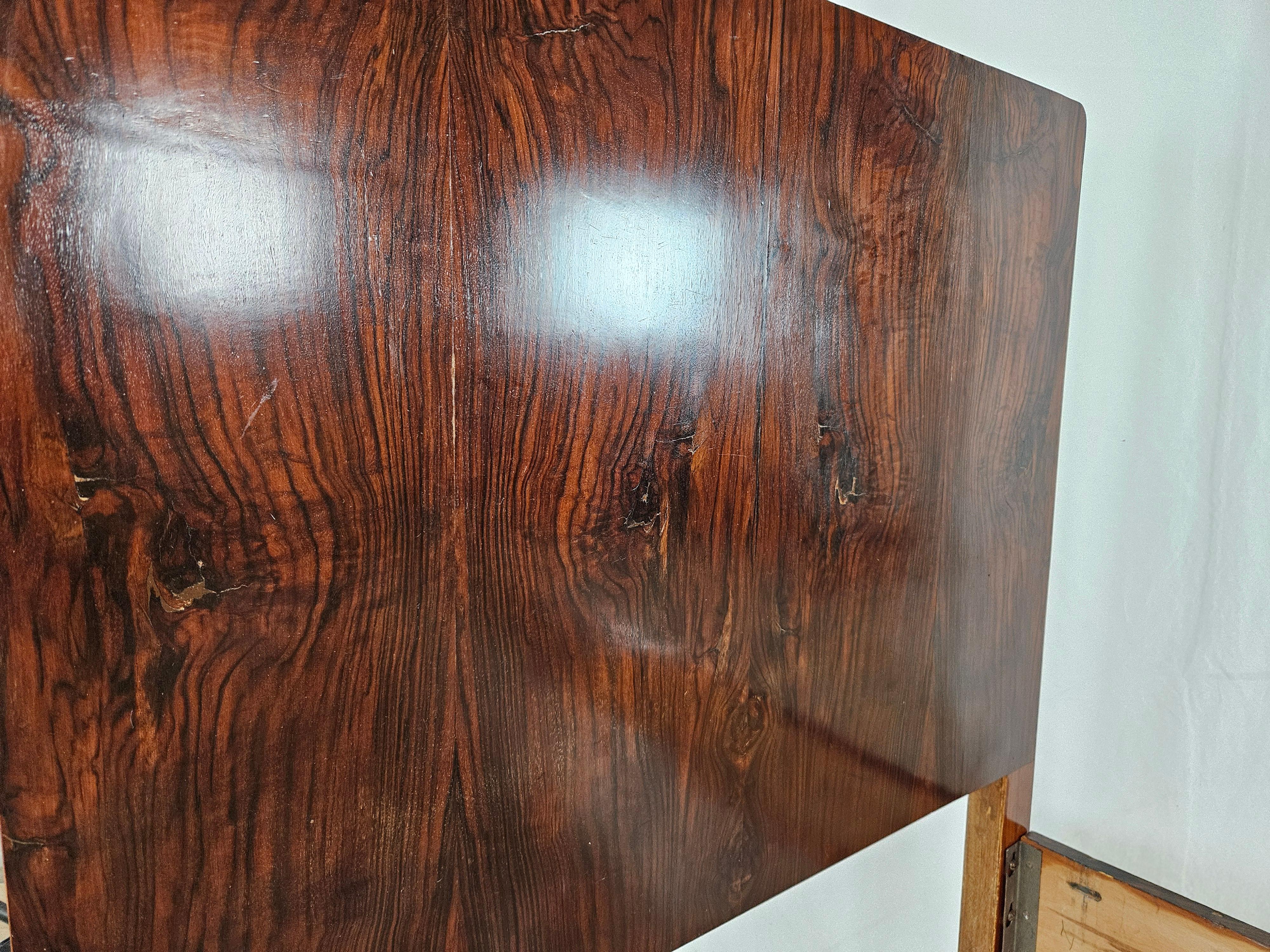 Mid-20th Century Art Deco single bed in walnut For Sale