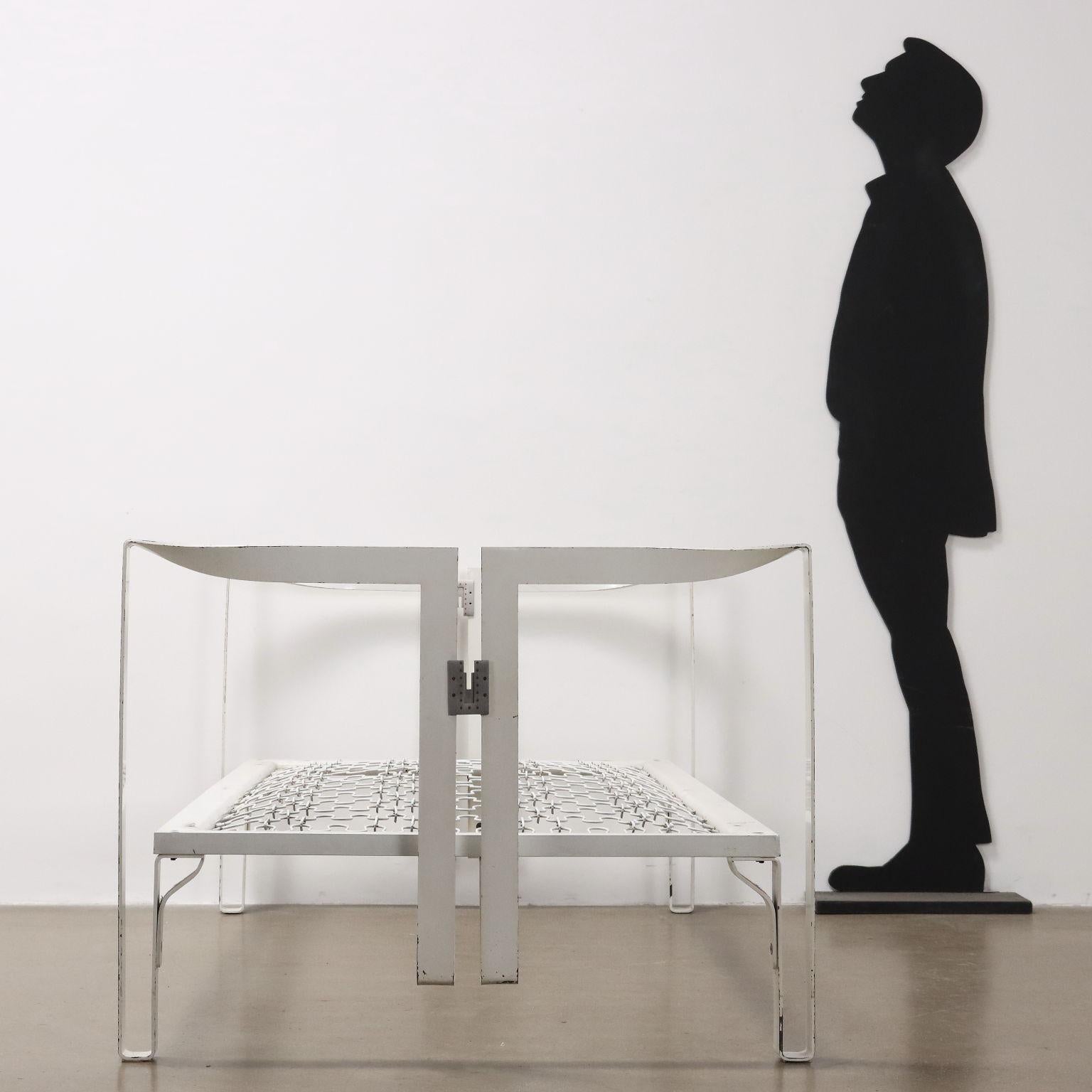 Mid-Century Modern Letto singolo in metallo Vanessa di Tobia Scarpa per Gavina Anni 70