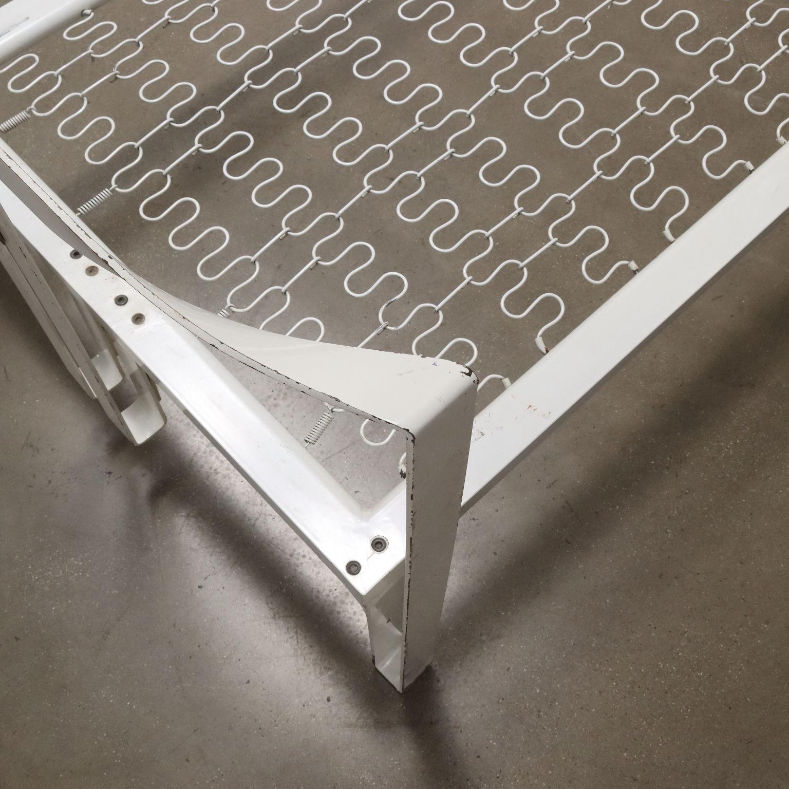 Late 20th Century Letto singolo in metallo Vanessa di Tobia Scarpa per Gavina Anni 70