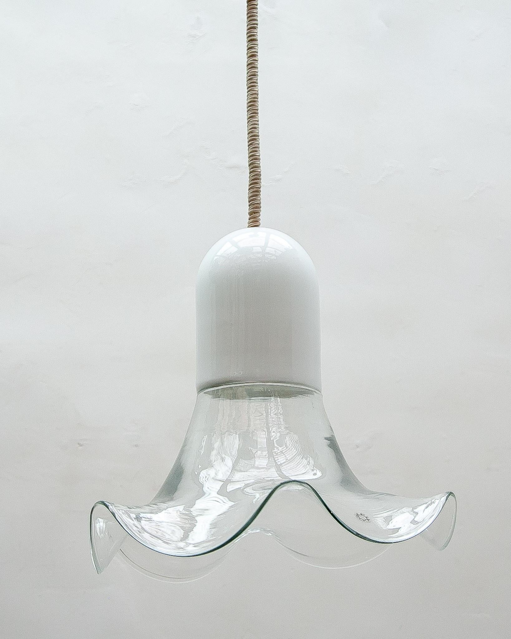 Leucos Clear and Opal Chandelier by Roberto Pamio & Renato Toso, 1970s In Good Condition For Sale In Antwerp, BE