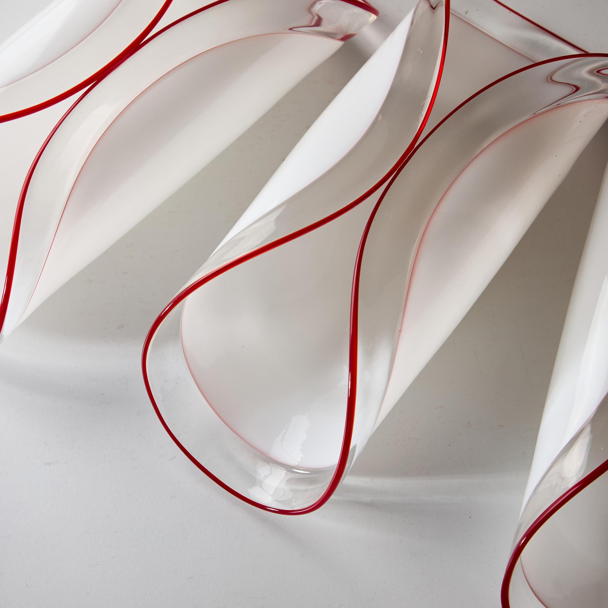 Decorazione da tavolo in vetro Leucos con strisce rosse, anni '80 in vendita 4