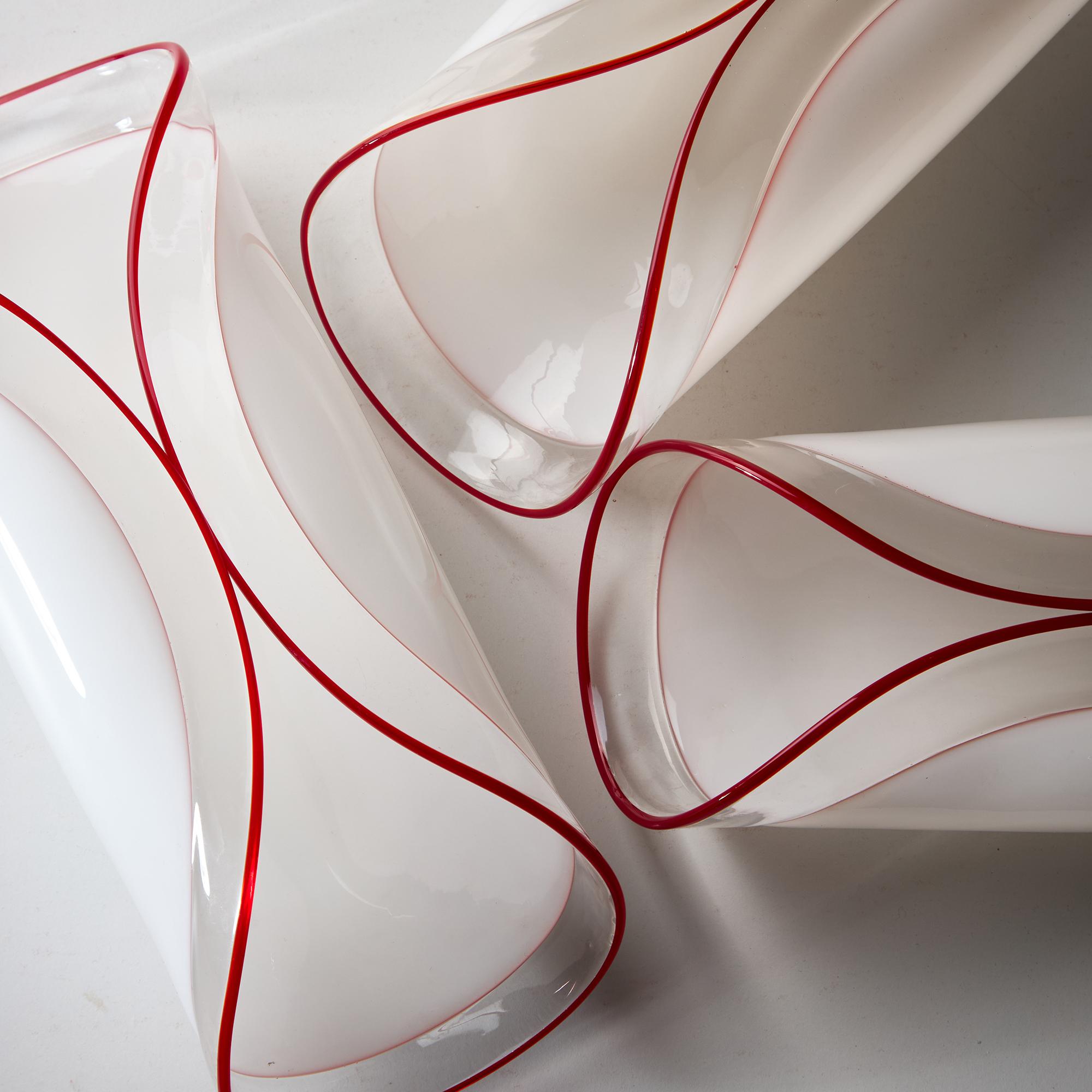 Decorazione da tavolo in vetro Leucos con strisce rosse, anni '80 in vendita 3