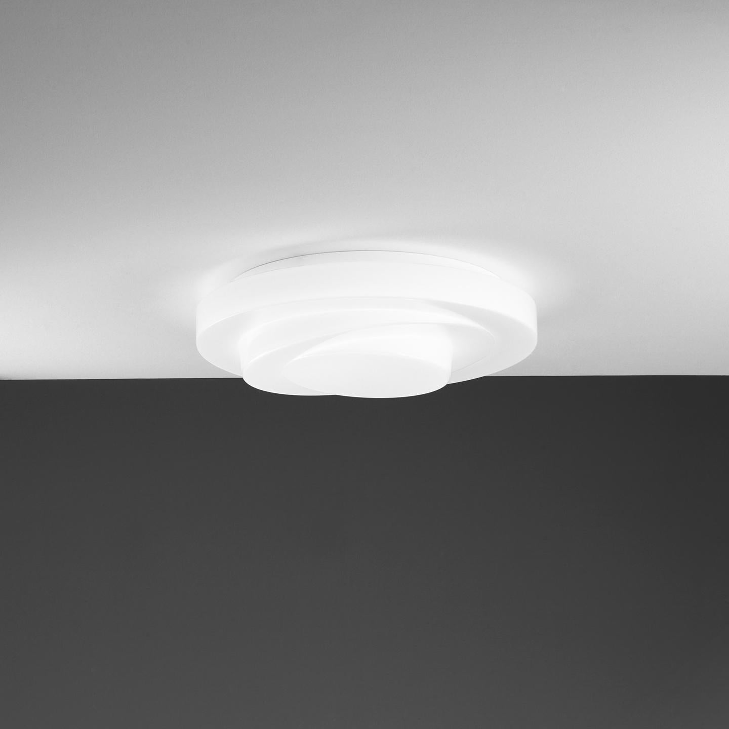 Leucos Loop-Line LED Flush Mount in White by Toso, Massari & Assoc. with G. Toso In New Condition For Sale In Edison, NJ