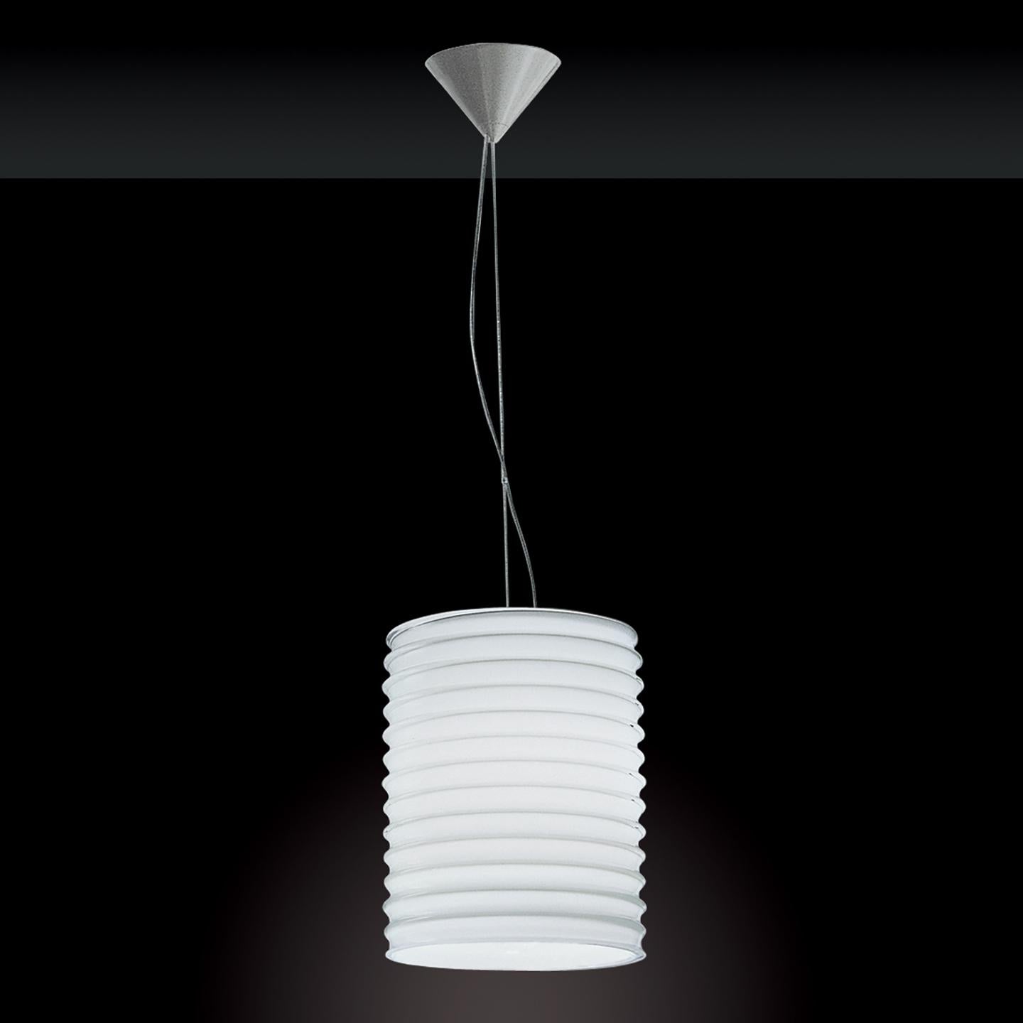 Toso, Massari & Associates designed Modulo pendant in 1998 to be a beautiful lamp that exploited Murano traditions of blowing ribbed glass. The effect is a burst of light that provides diffused and direct light. The clear outer bands of the rims are