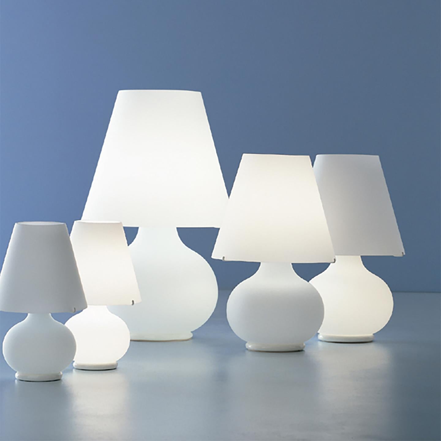 Moderne Lampe de table de chevet Paralume T Leucos en blanc satiné par Design Lab en vente