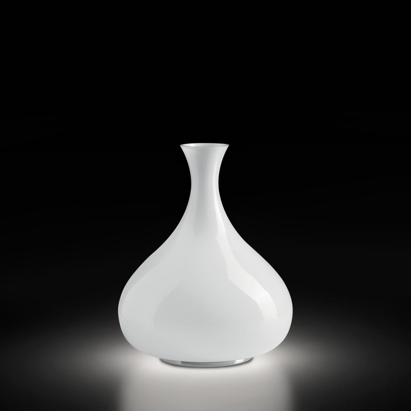 Celebrated ceramic artist Eva Zeisel designed the Spring and Summer collections in 2012 for Leucos. Zeisel took the soft sculptural lines that she developed over her life’s work in ceramics and forged them into large illuminated vessels made with a