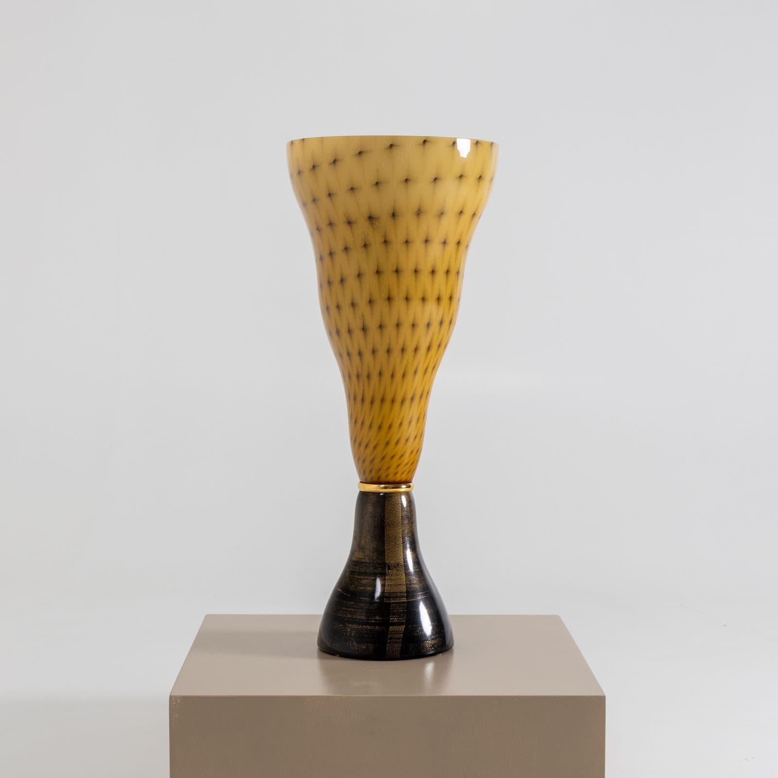 Leucos Vivia T Table Lamp, Italy 1990s In Good Condition For Sale In New York, NY