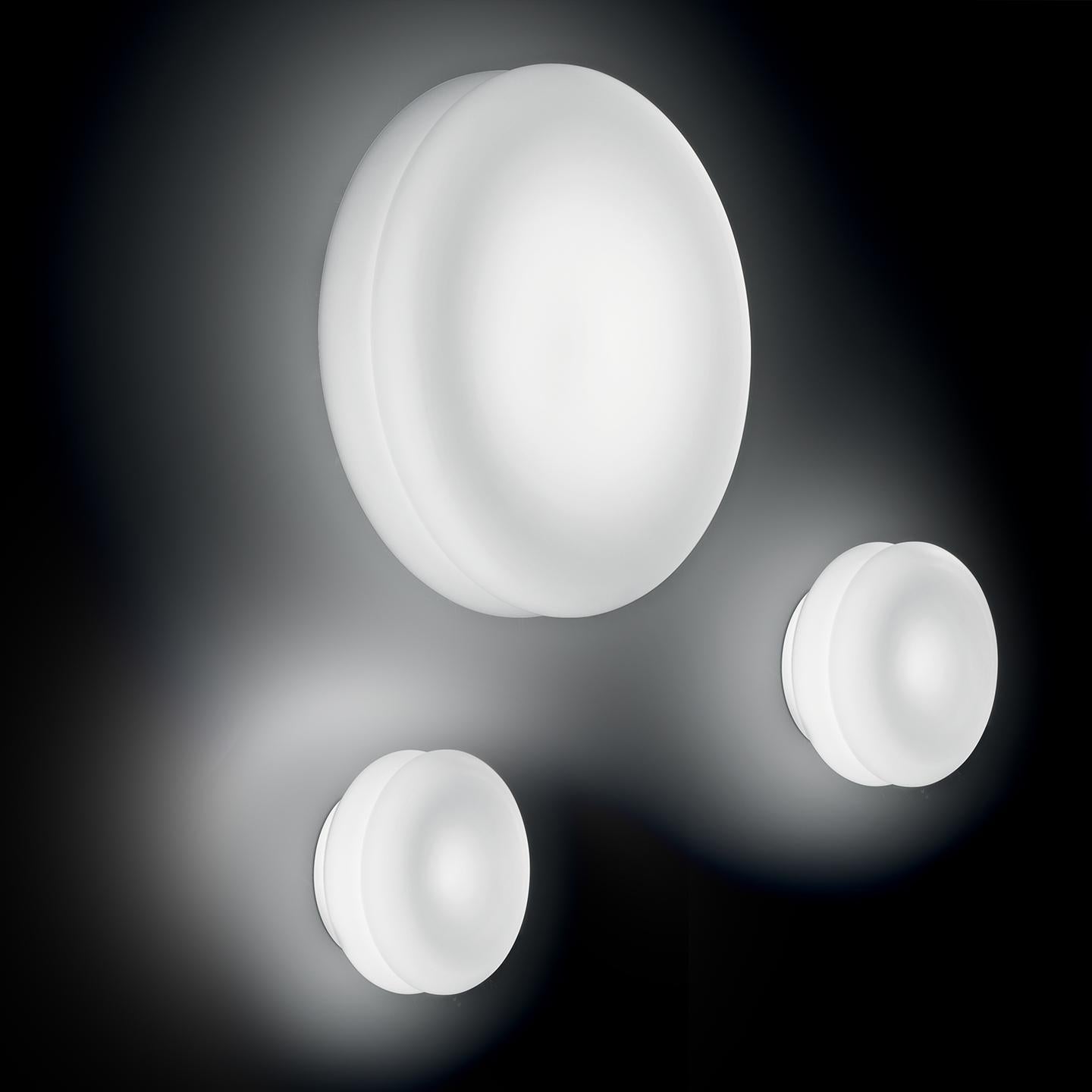 Modern Leucos Wimpy P-PL 32 LED Wall Sconce in Satin White & Anodized Aluminum  For Sale