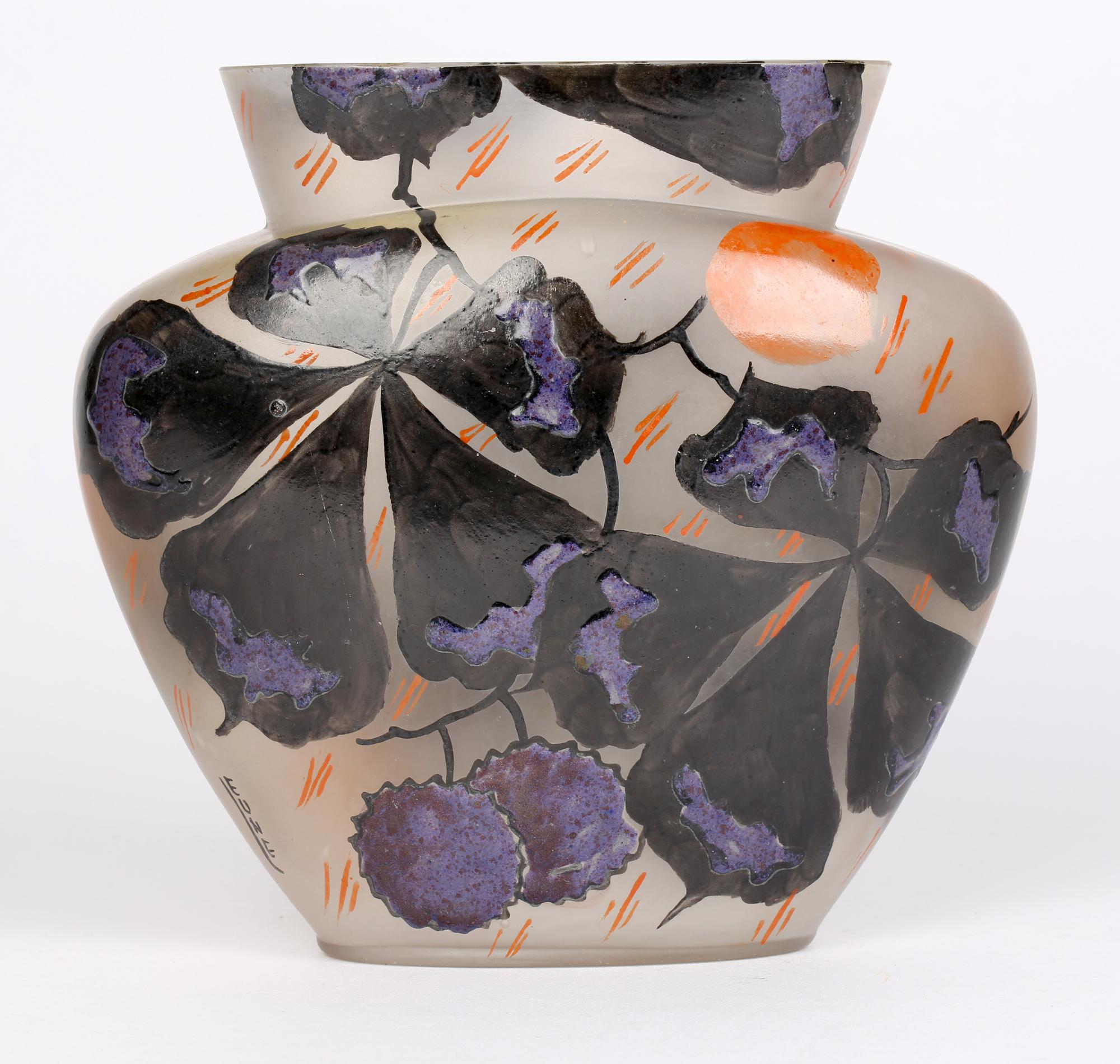 Leune Französische Art Déco Vase aus Kunstglas mit Kastanien, handbenannt im Angebot 3