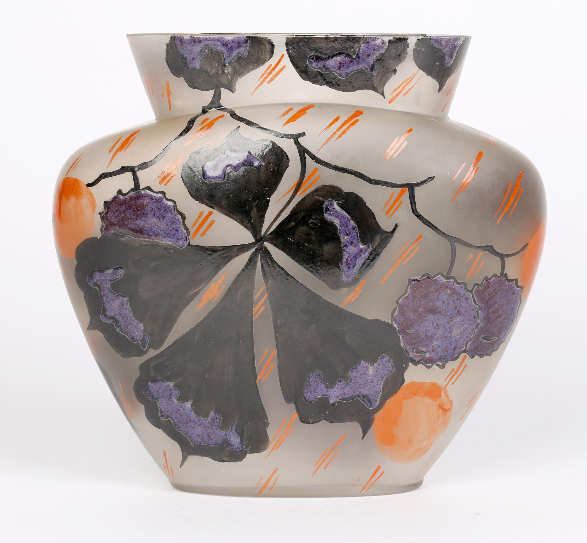 Art déco Vase Art Déco français émaillé à la main avec châtaigniers en vente