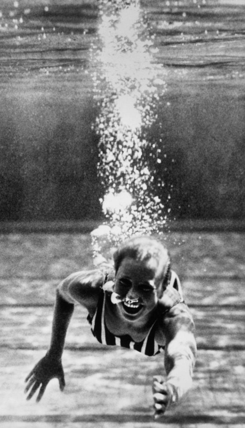 Lev Borodulin Black and White Photograph - Gold Fish, 1968