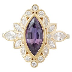 Bague de fiançailles Alicent Levander saphir marquise violet serti clos