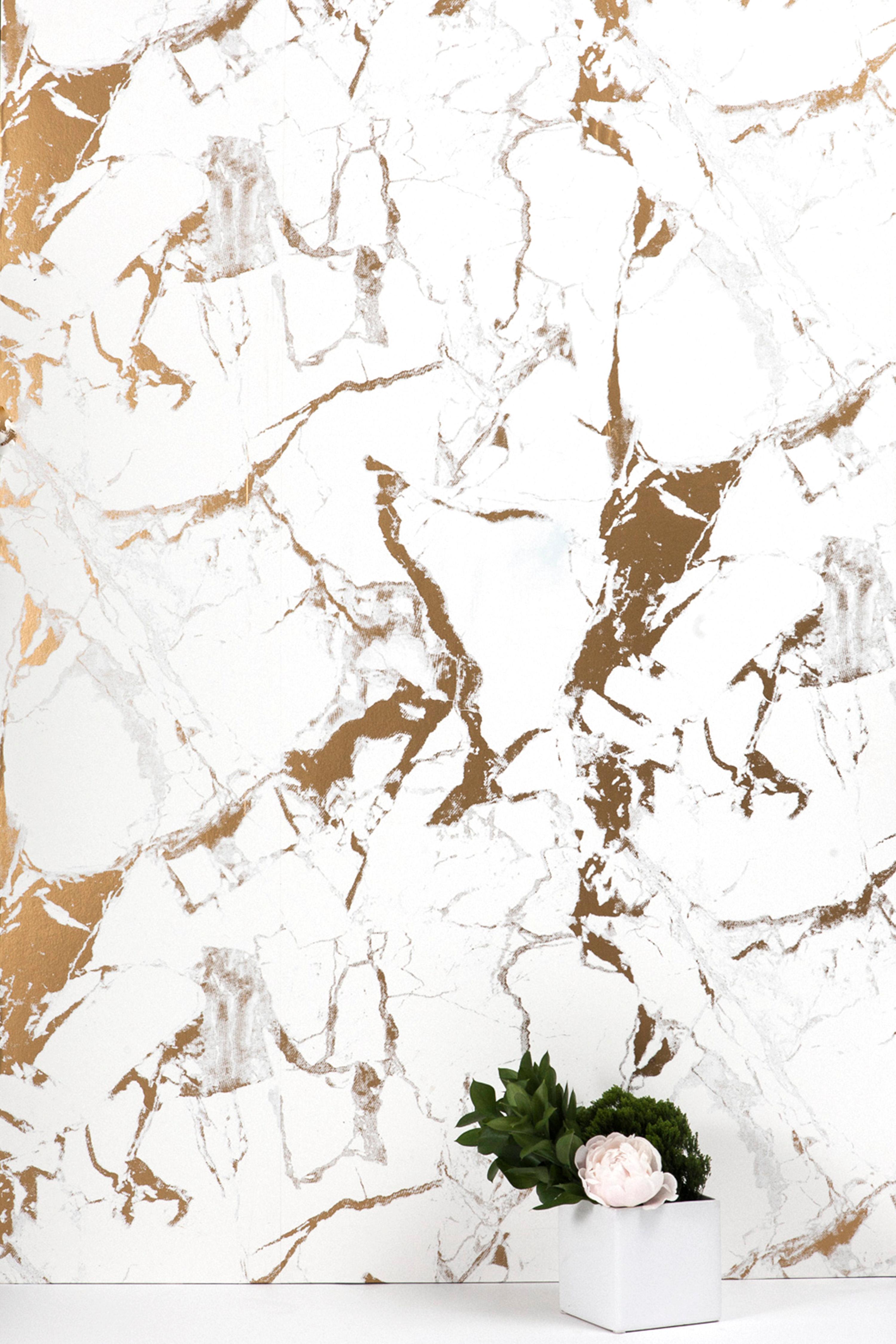 Bianco is a luxurious hand-printed marble pattern with warm bright white and metallic gold inks. It is also washable, strippable, unpasted, and Class A fire rated. Made in the USA.

Half drop match.
Measures: Vertical repeat 36”
Horizontal