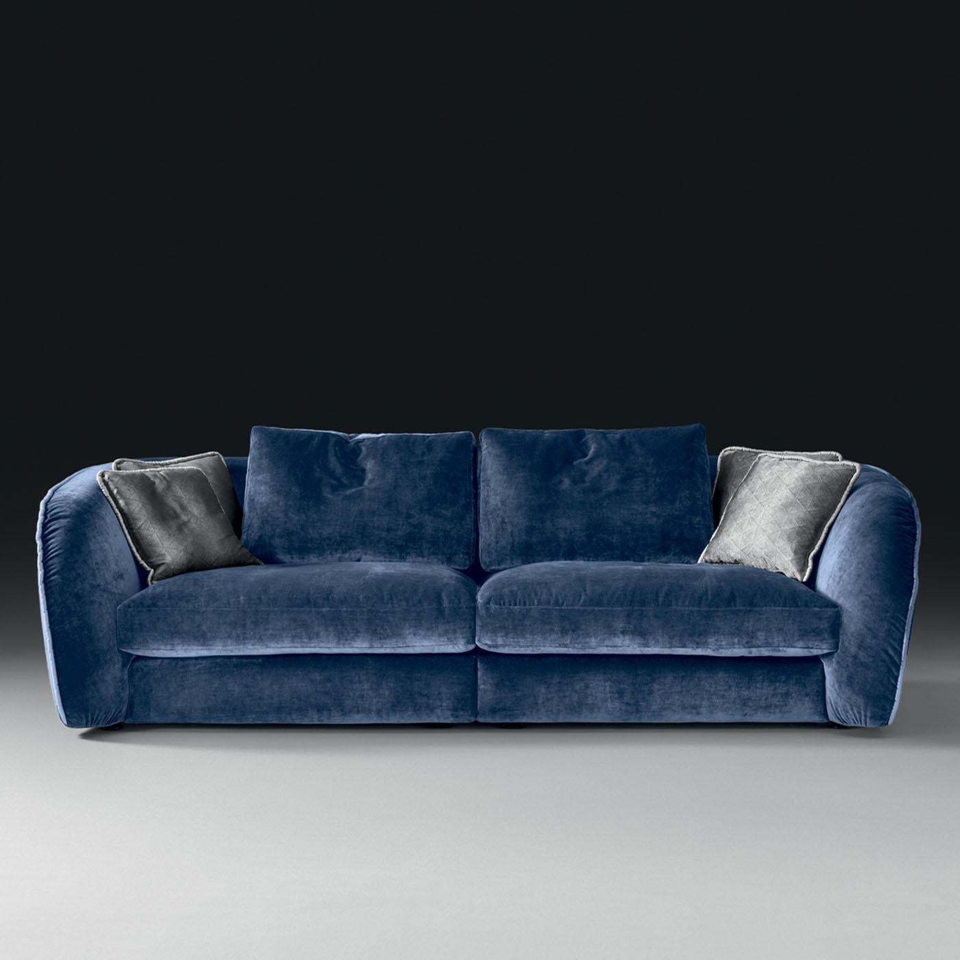 Exuding a retro-chic profile, this sofa is a combination of elegance and comfort. It boasts a poplar structure equipped with an elastic belt spring system, that is padded with thermo-bonded fiber and flexible jersey fabric. The two-seat and back