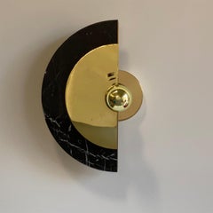 Scontrino rotondo Levante in ottone e marmo nero Marquina