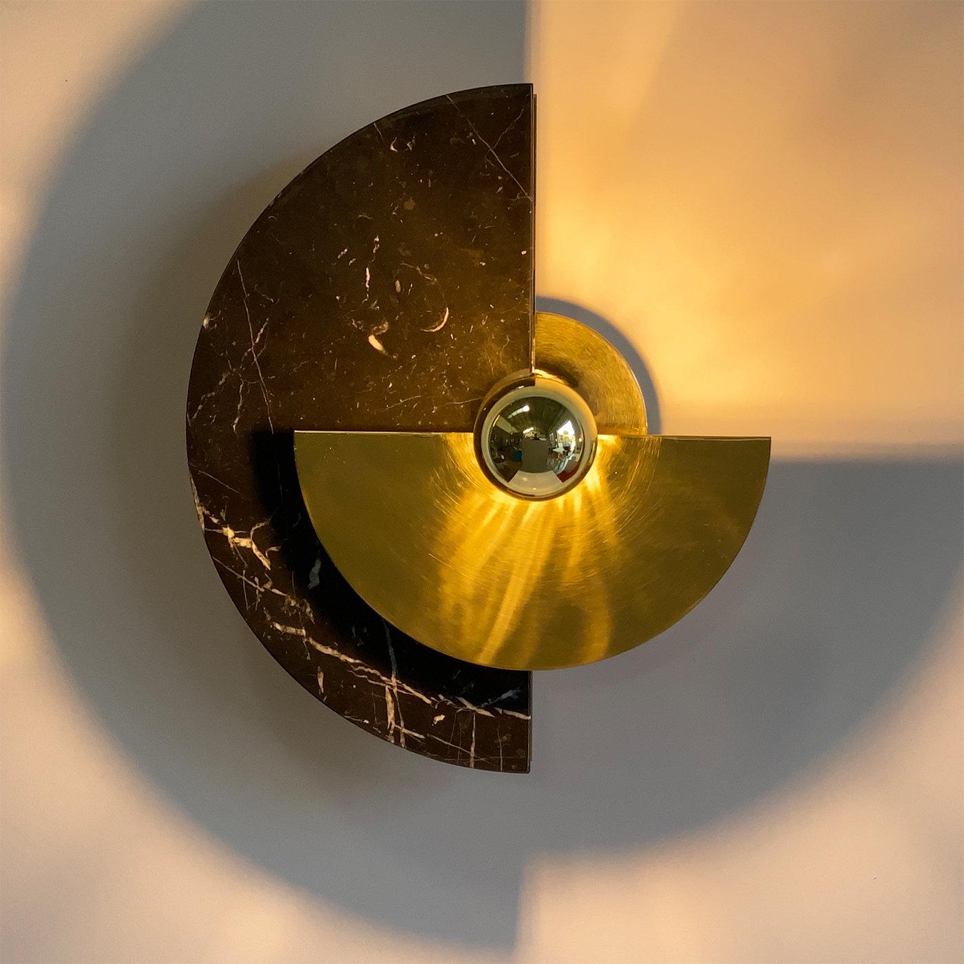 Levante Brass and Black Marquina Marble Round Sconce In New Condition For Sale In Milan, IT