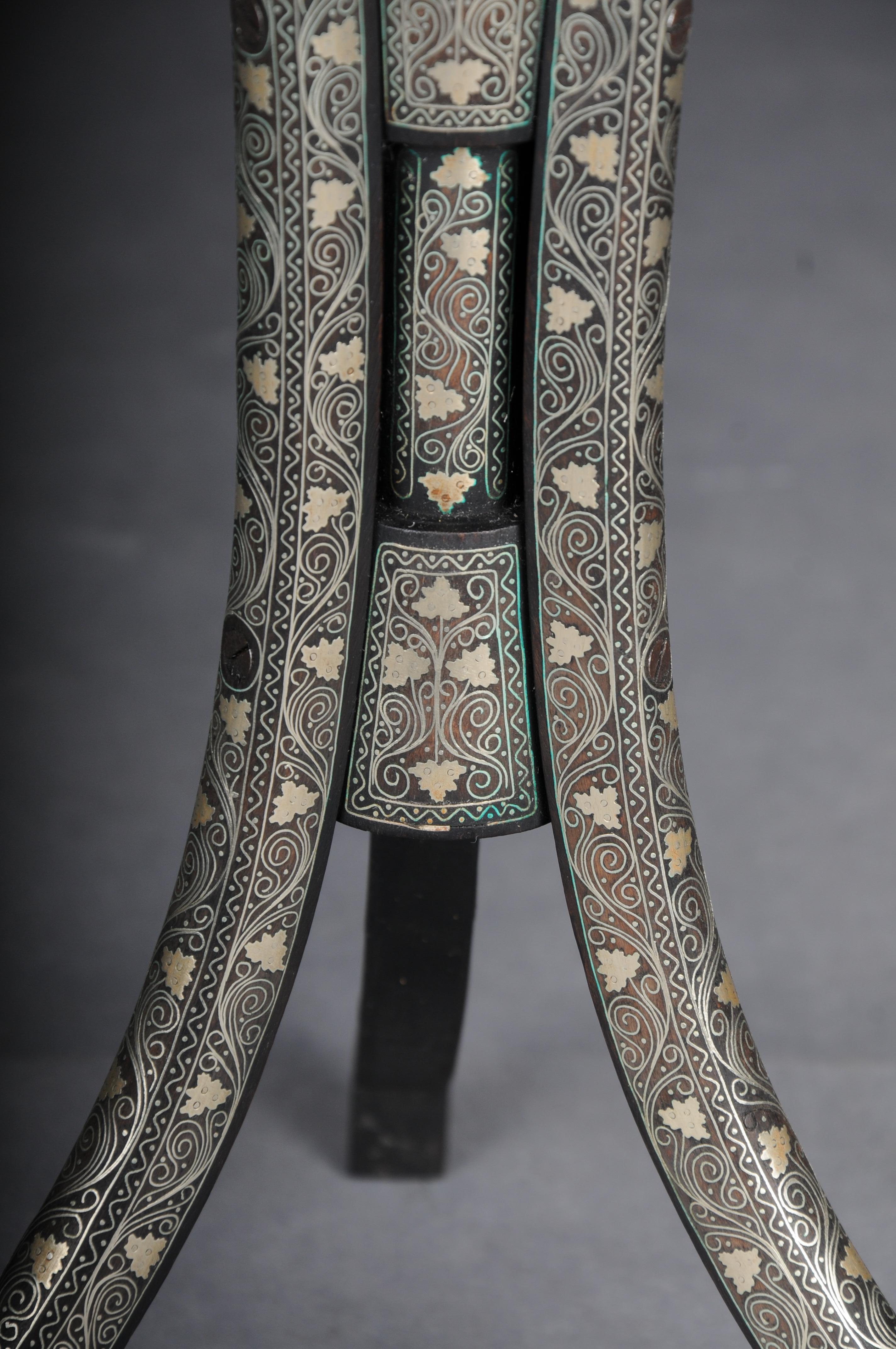 Table d'appoint ancienne Levantine/Ottomane avec incrustations de laiton, vers 1880 en vente 8