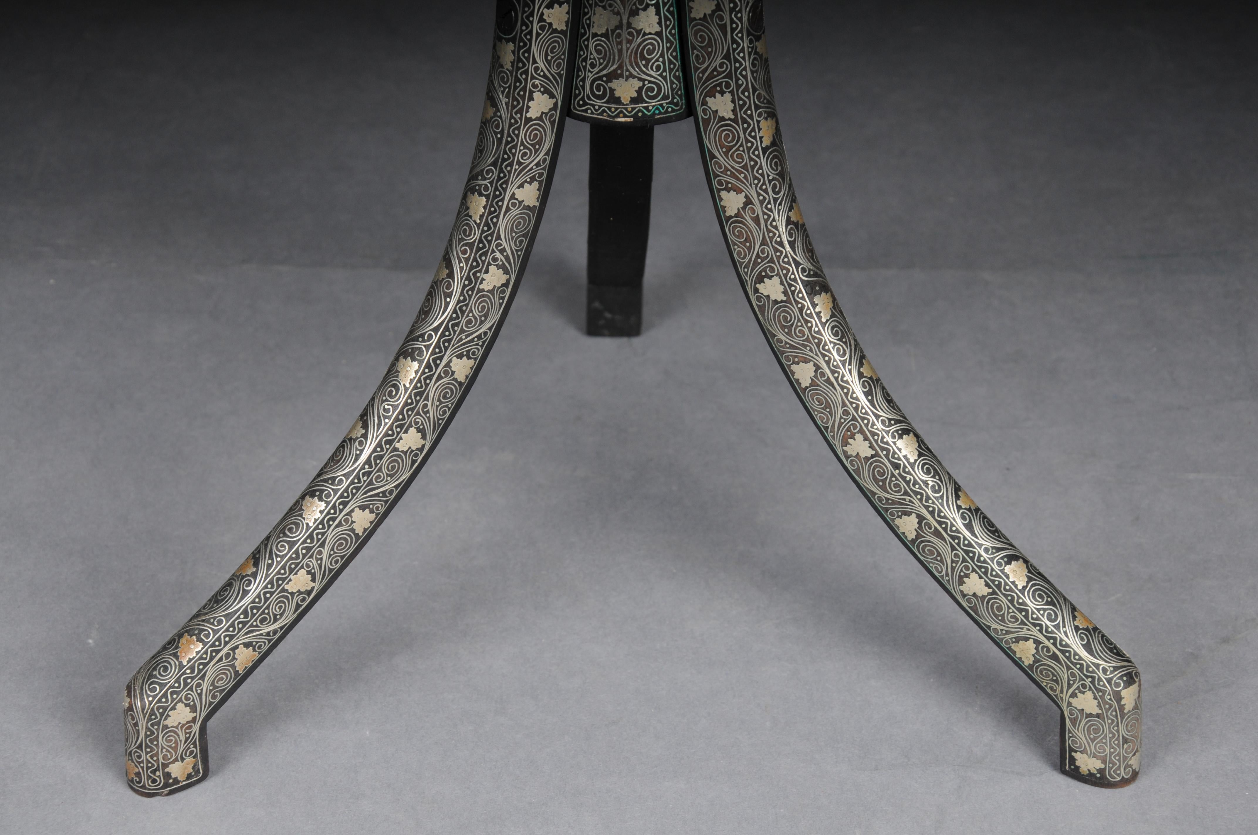 Table d'appoint ancienne Levantine/Ottomane avec incrustations de laiton, vers 1880 en vente 9