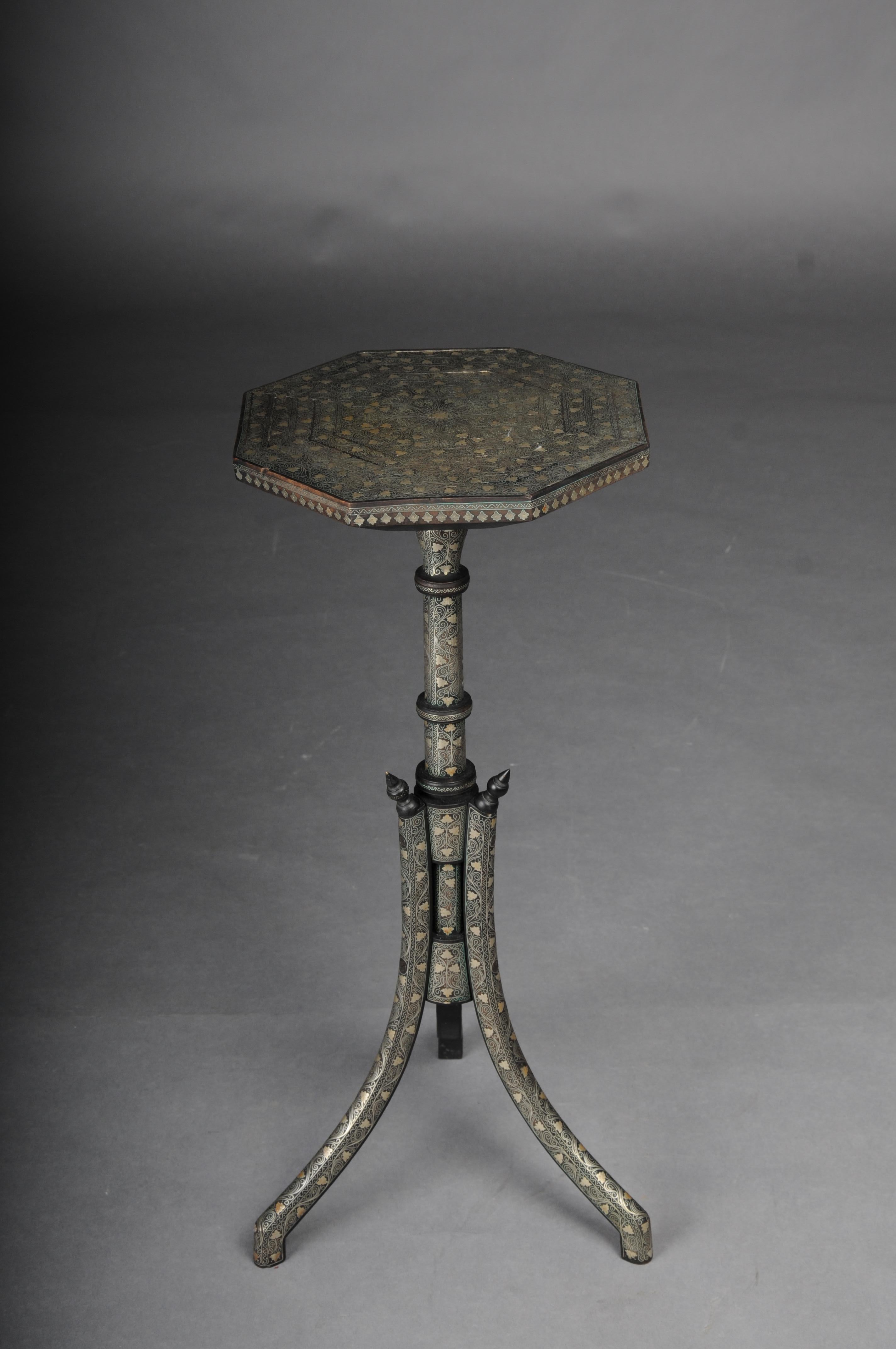 Table d'appoint ancienne Levantine/Ottomane avec incrustations de laiton, vers 1880 en vente 13