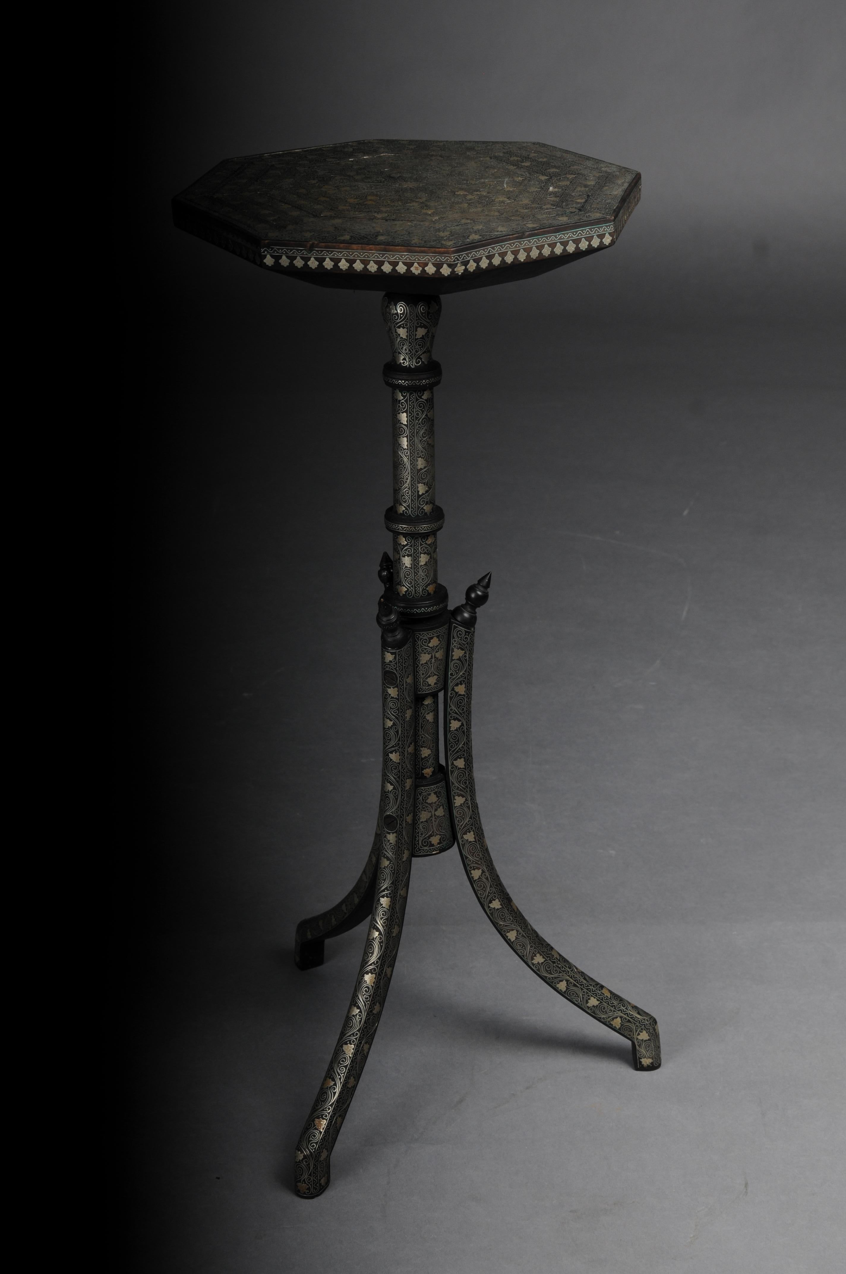 Table d'appoint ancienne Levantine/Ottomane avec incrustations de laiton, vers 1880 en vente 14