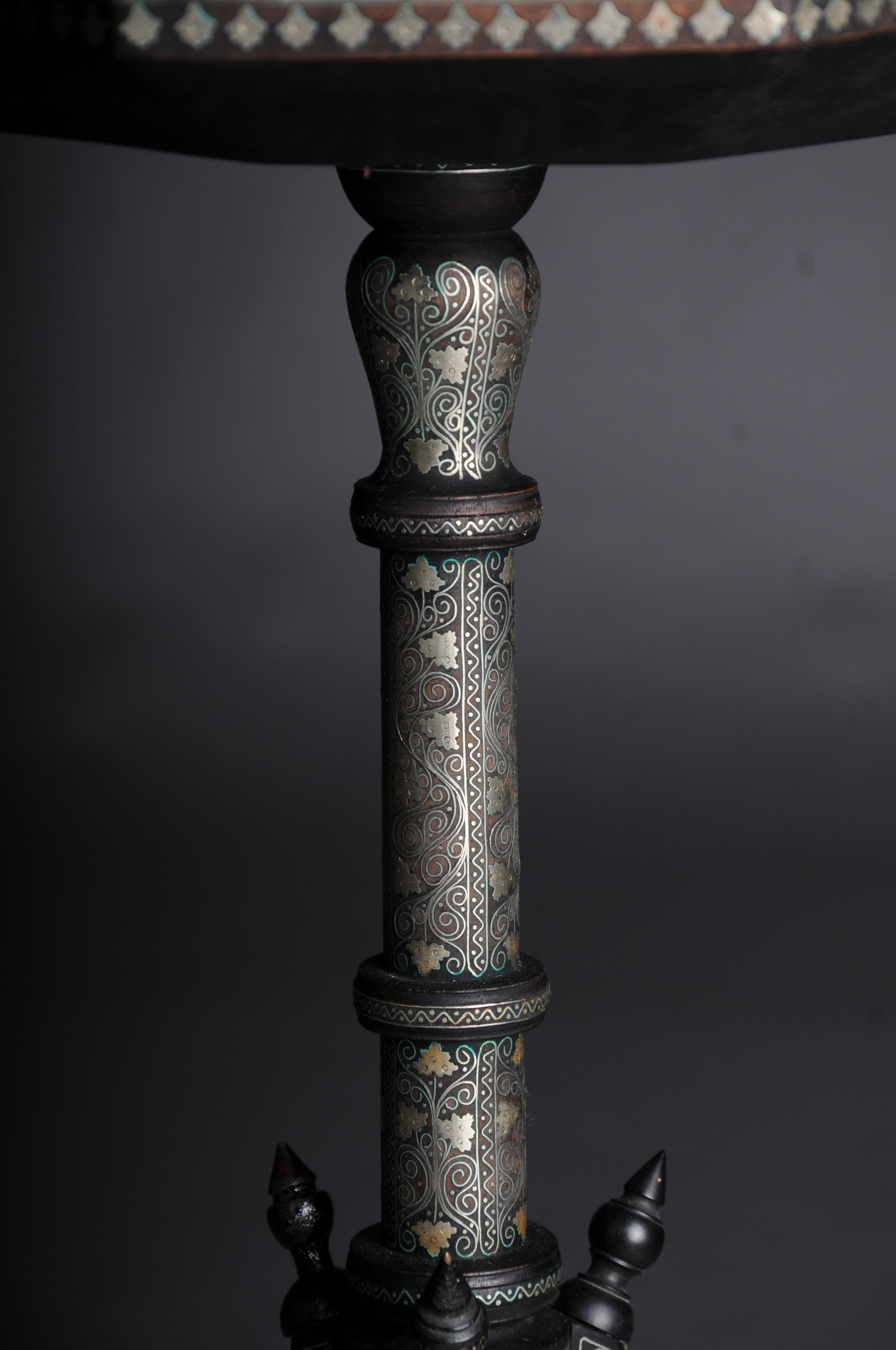 Laiton Table d'appoint ancienne Levantine/Ottomane avec incrustations de laiton, vers 1880 en vente